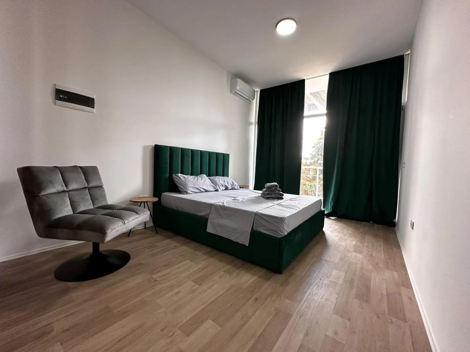 Bed in Cactus Apartments