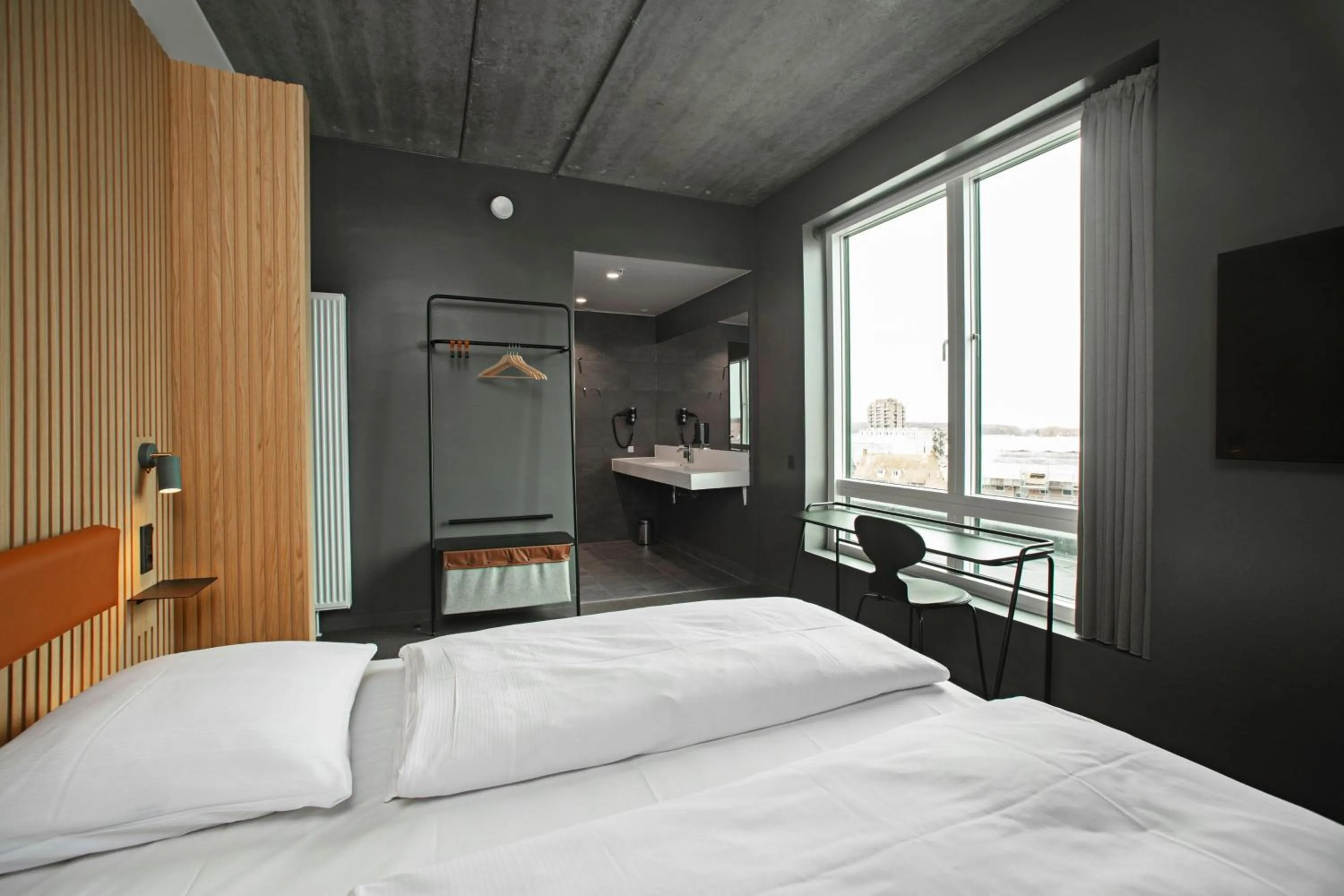 Photo of the whole room, Bed in Four Points Flex by Sheraton Hillerød