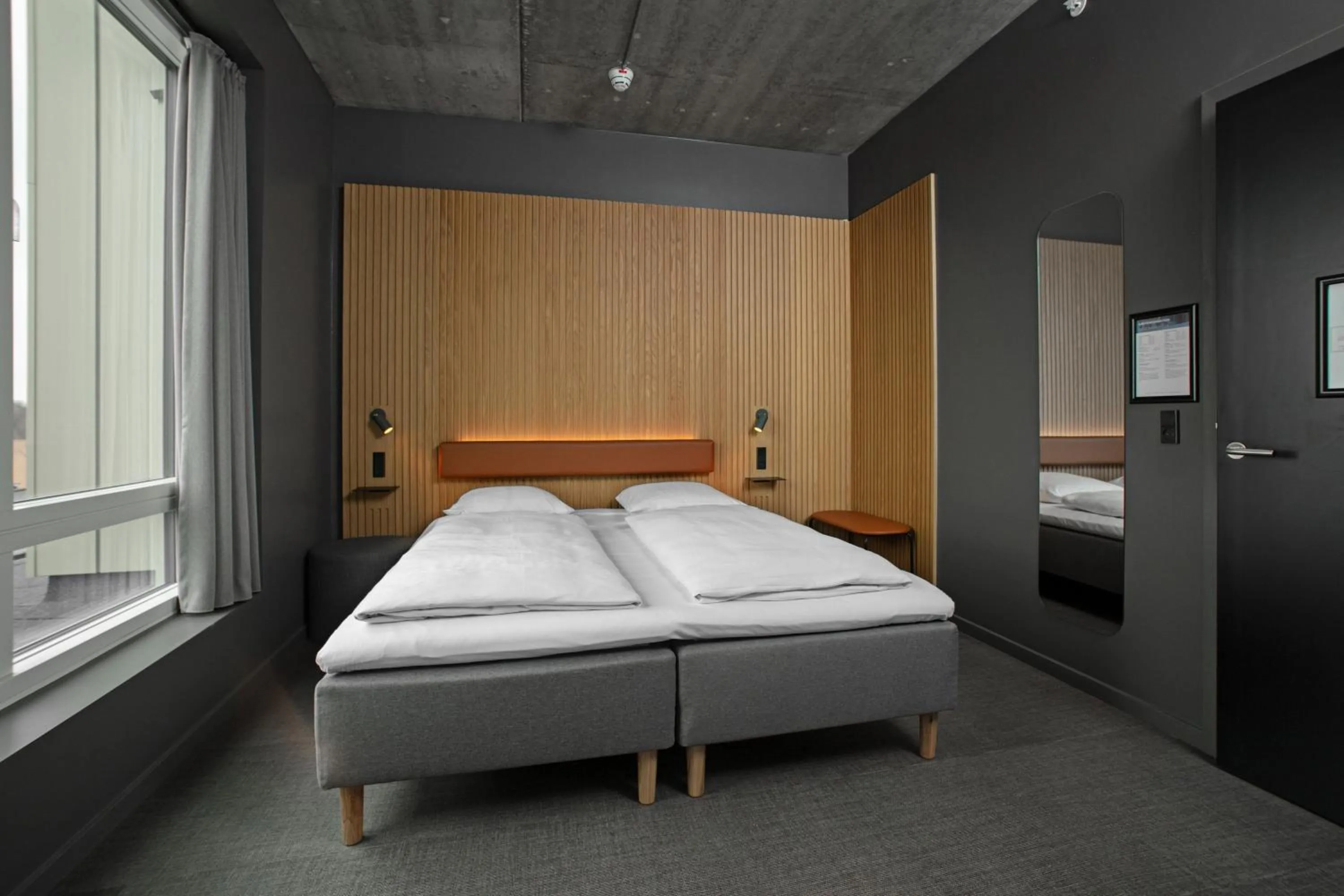 Photo of the whole room, Bed in Four Points Flex by Sheraton Hillerød