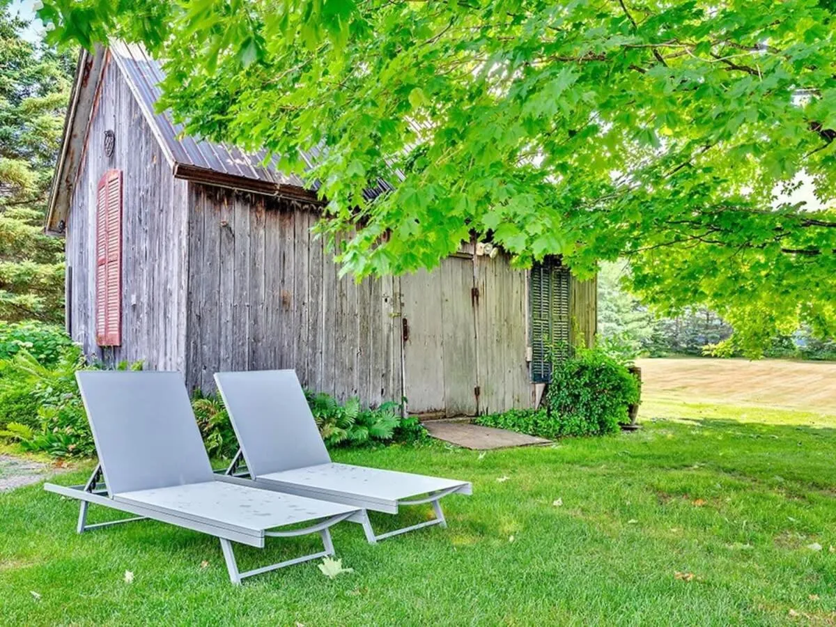 The Gem - Beautiful farmhouse with hot tub