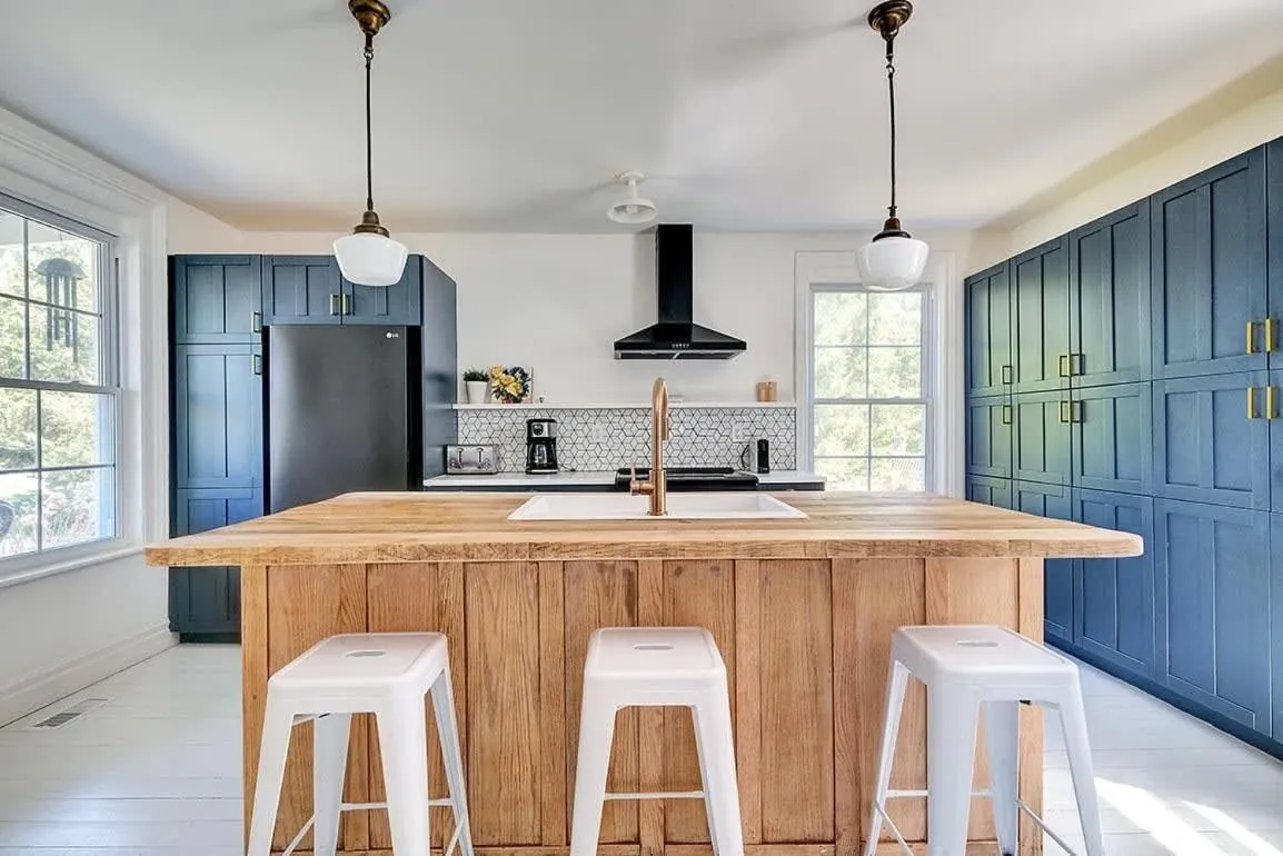 The Gem - Beautiful farmhouse with hot tub