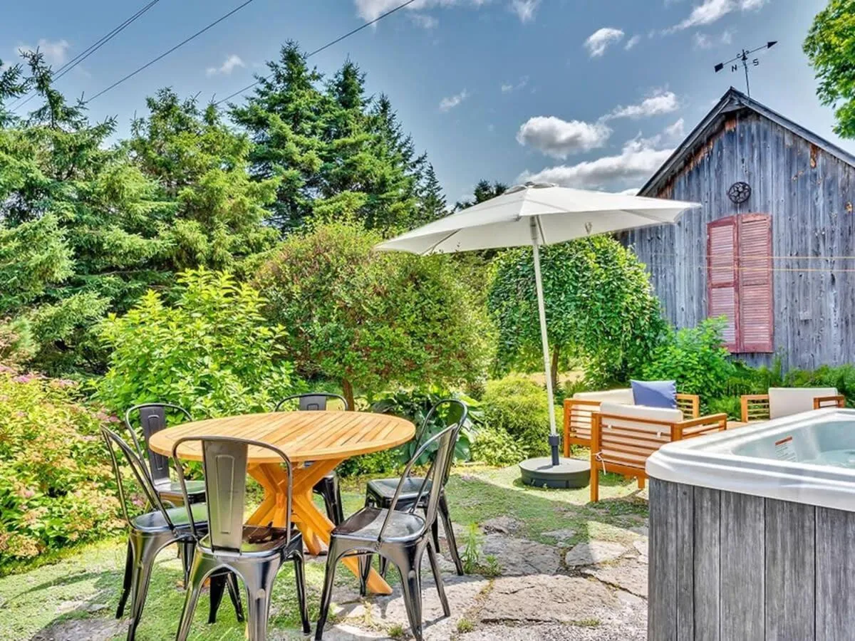 The Gem - Beautiful farmhouse with hot tub