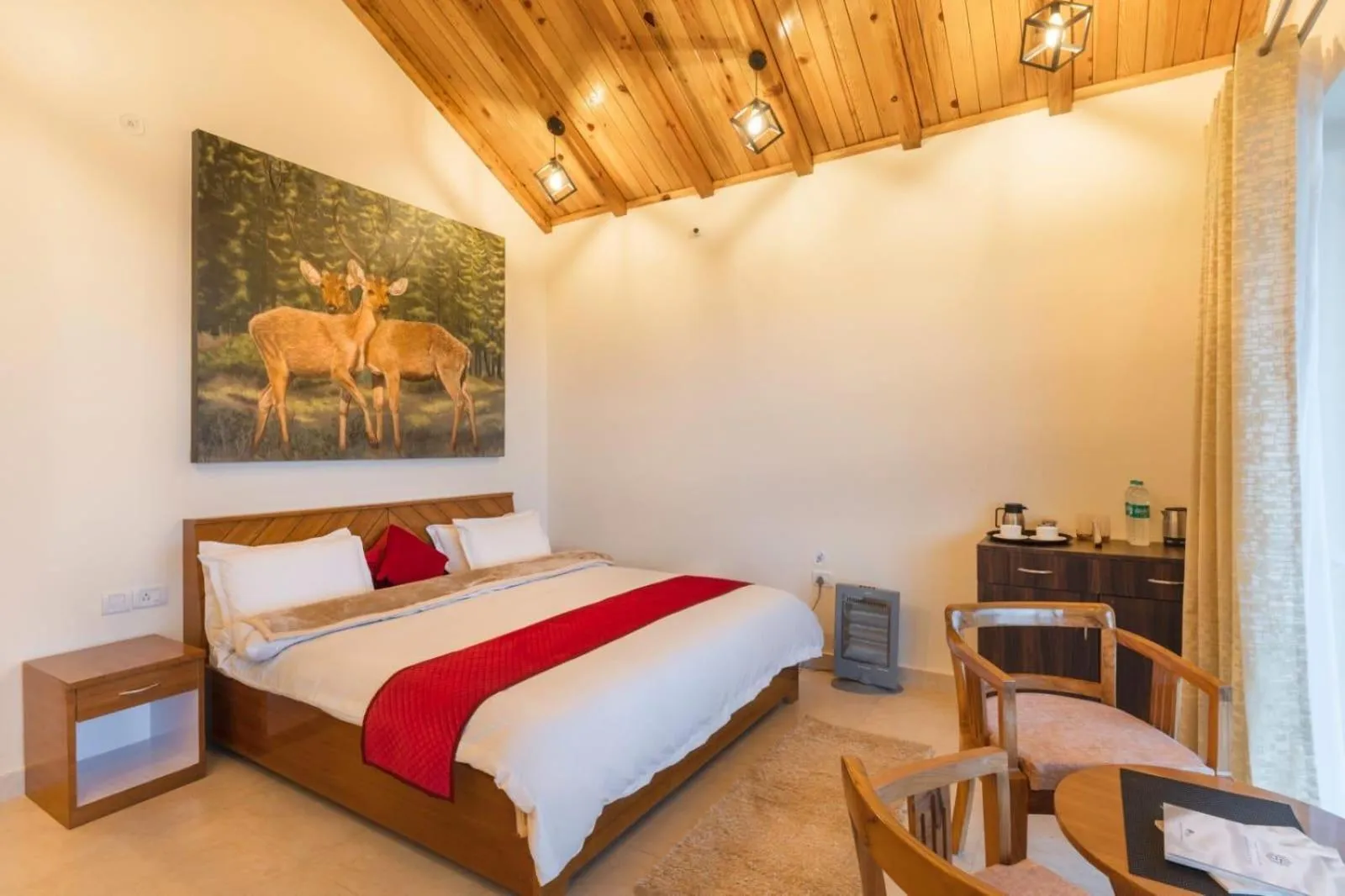 Photo of the whole room, Bed in Shree Parijat Resort - Luxury Resort in Mukteshwar