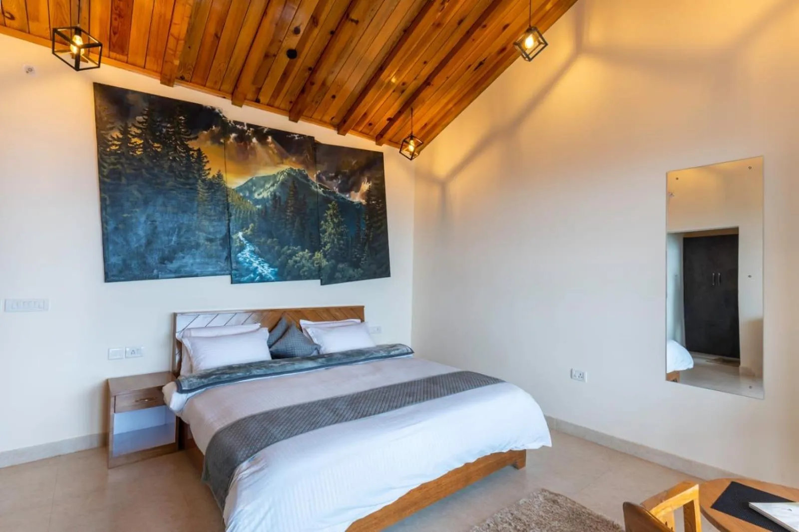 Bed in Shree Parijat Resort - Luxury Resort in Mukteshwar