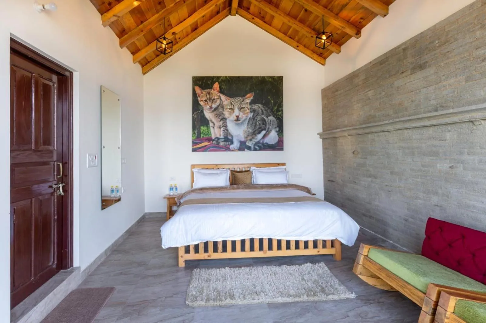 Bedroom, Bed in Shree Parijat Resort - Luxury Resort in Mukteshwar