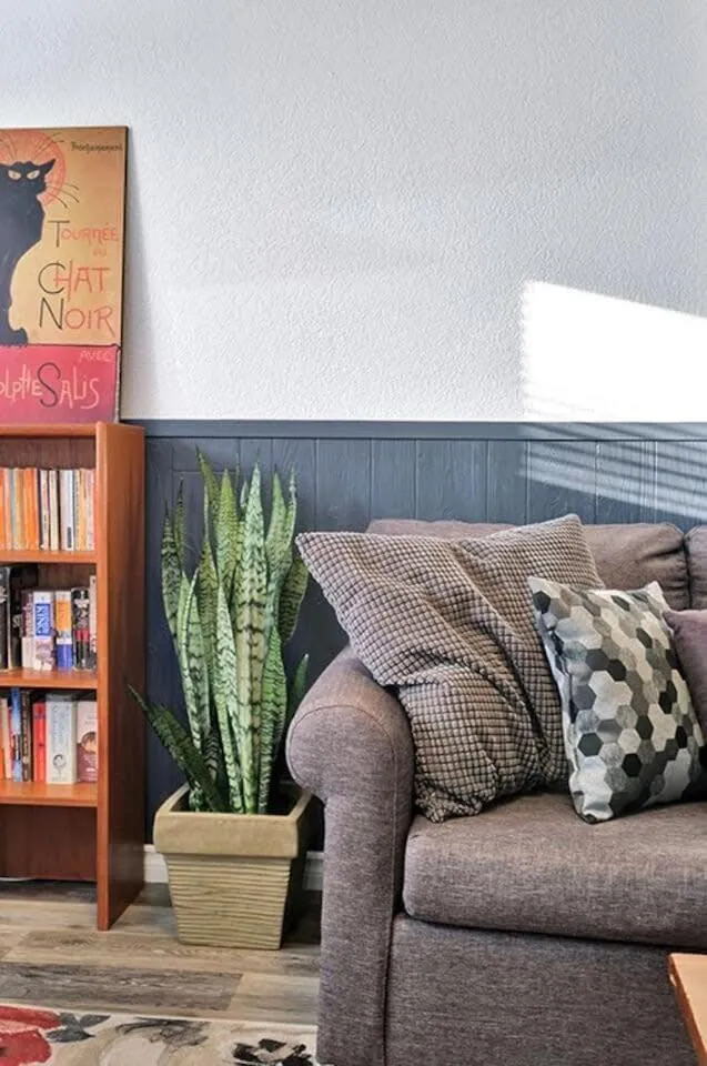 Retro vibe w hot tub piano lounge and vinyls