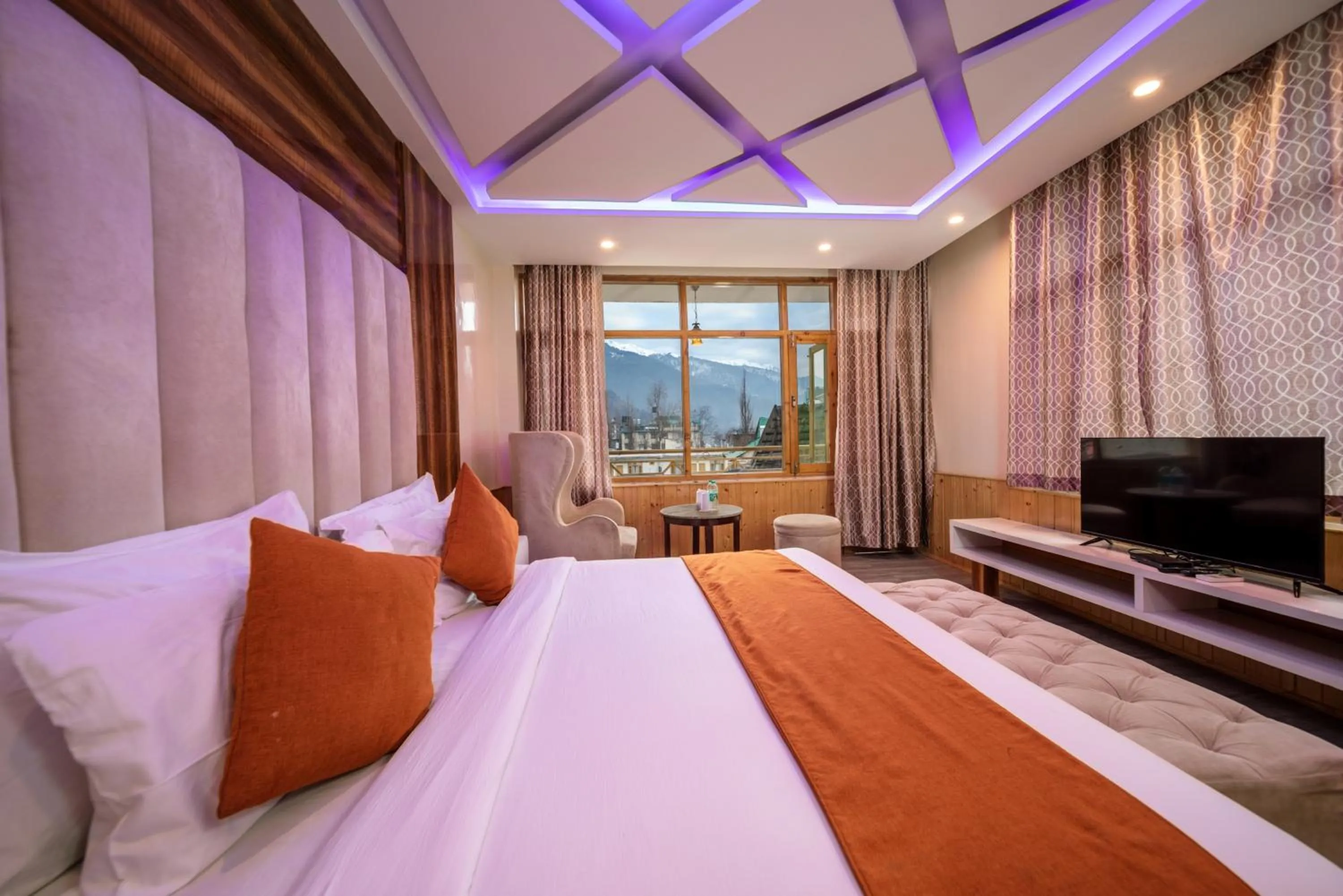 Bedroom, Bed in Hill River Resort By West Western -Property of the Year 2024-25 - Central Heated & Air Cooled, Near Mall Road