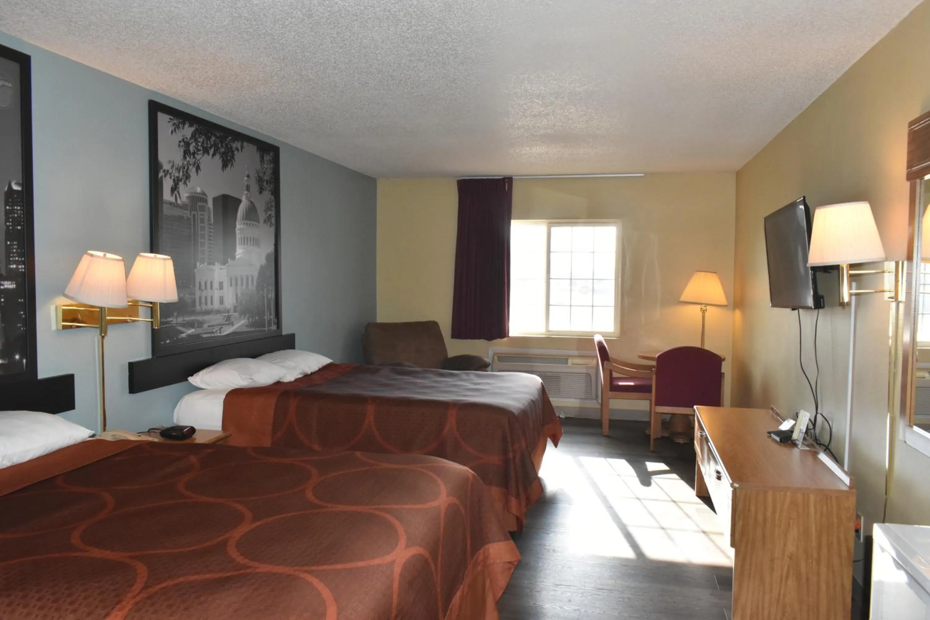 Bed in Super 8 by Wyndham Carthage