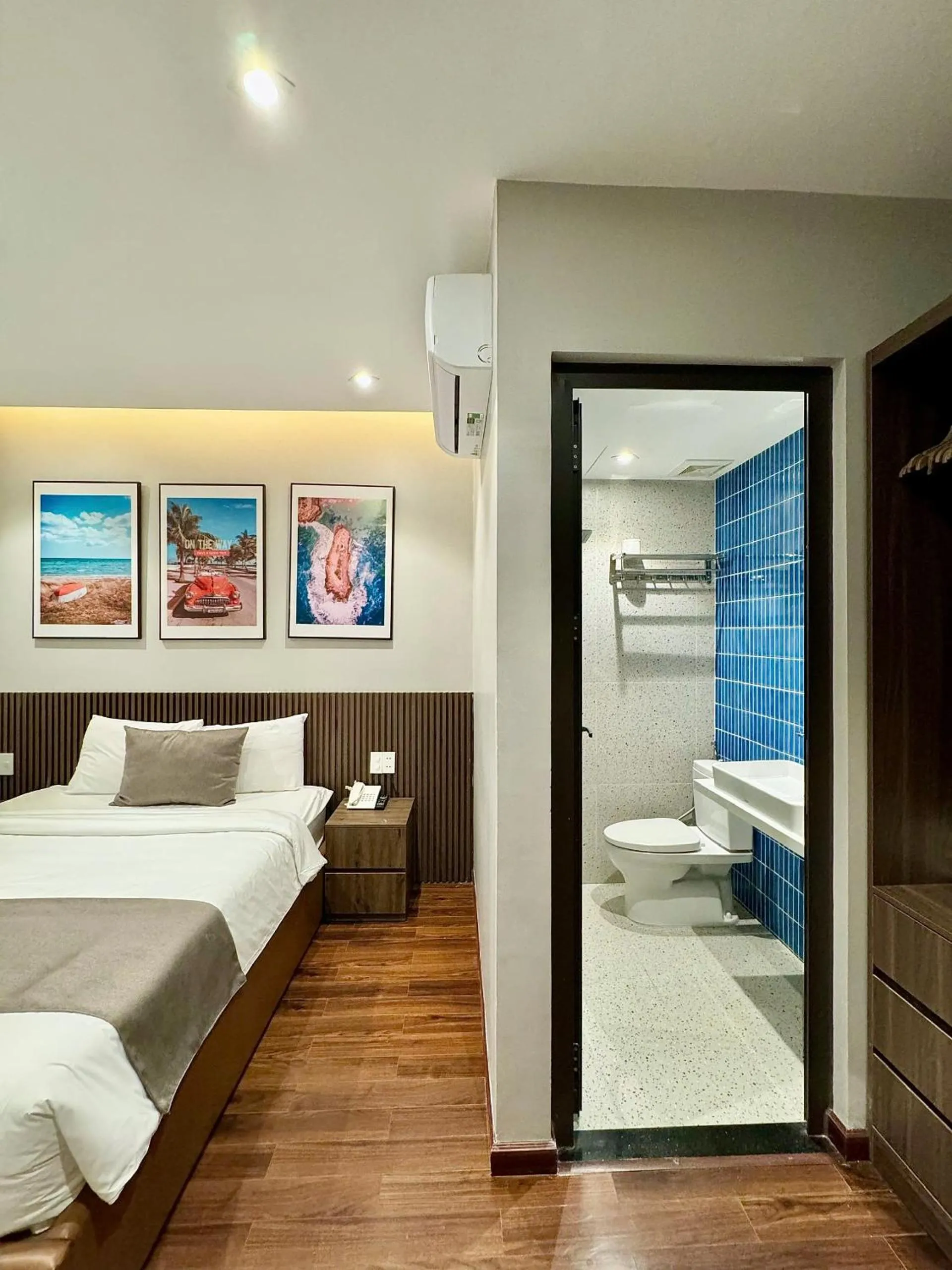 Toilet, Bed in Hải Long Hotel 2