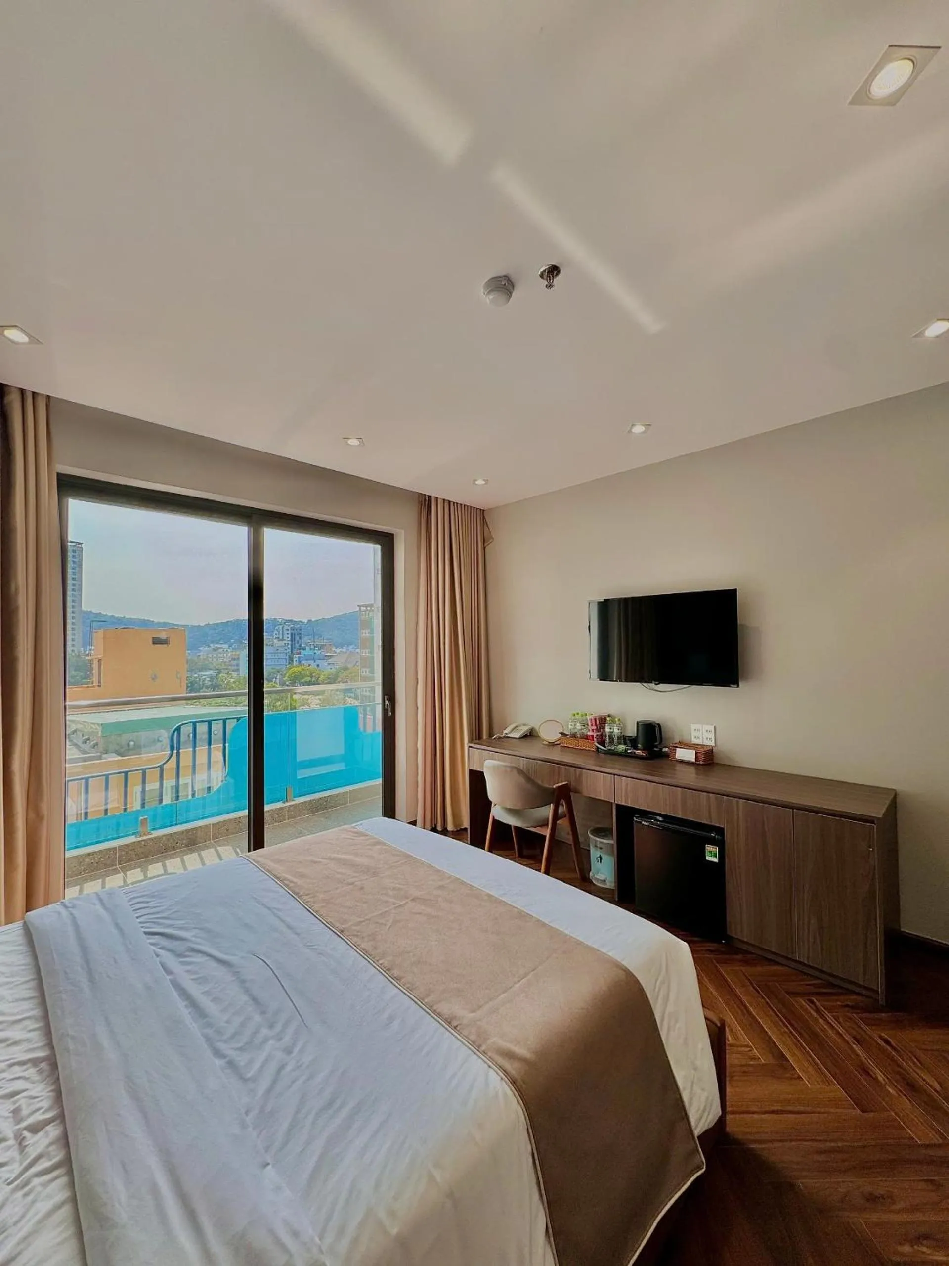 Communal lounge/ TV room, Bed in Hải Long Hotel 2