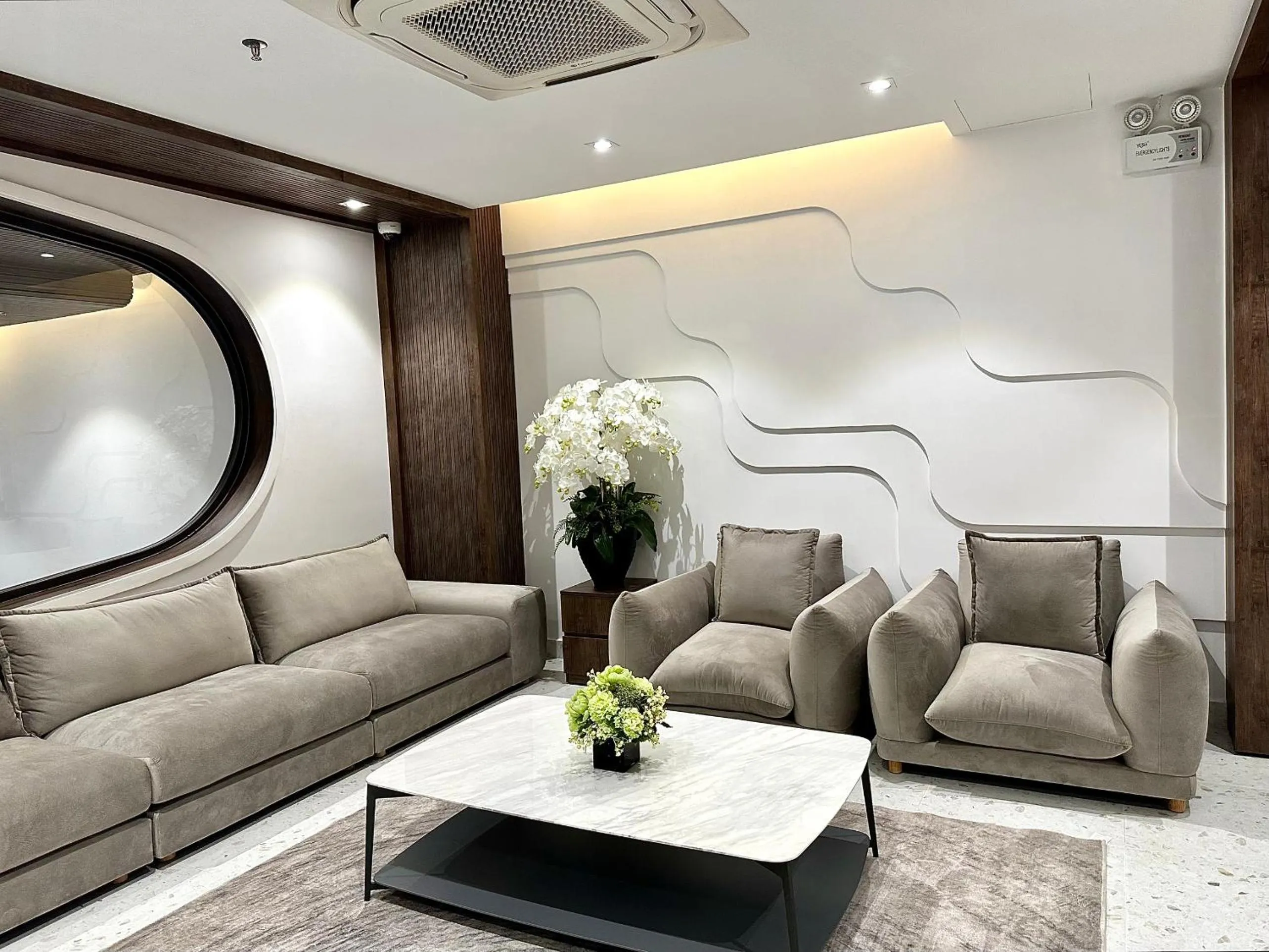 Communal lounge/ TV room in Hải Long Hotel 2