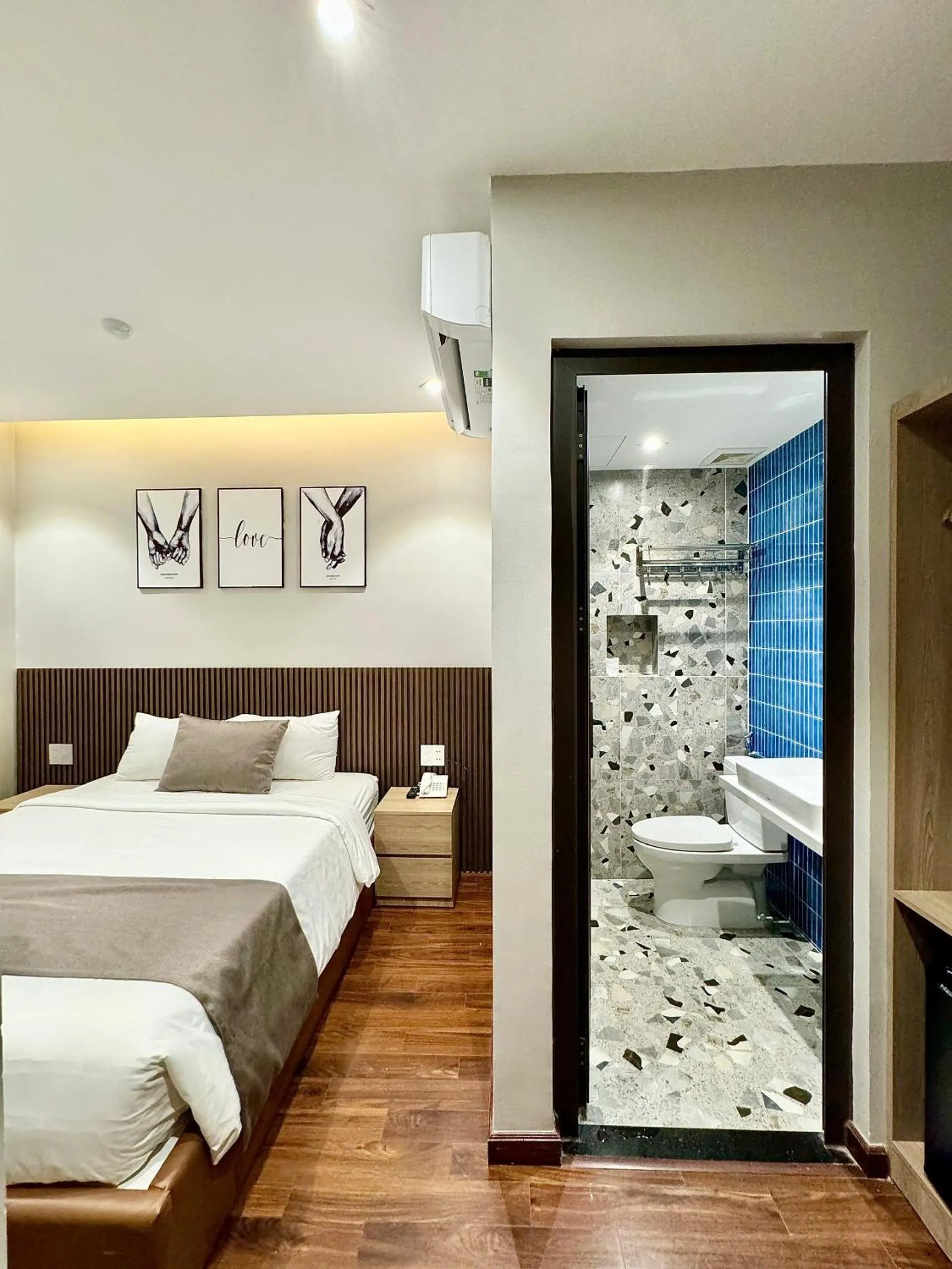 Shower, Bed in Hải Long Hotel 2