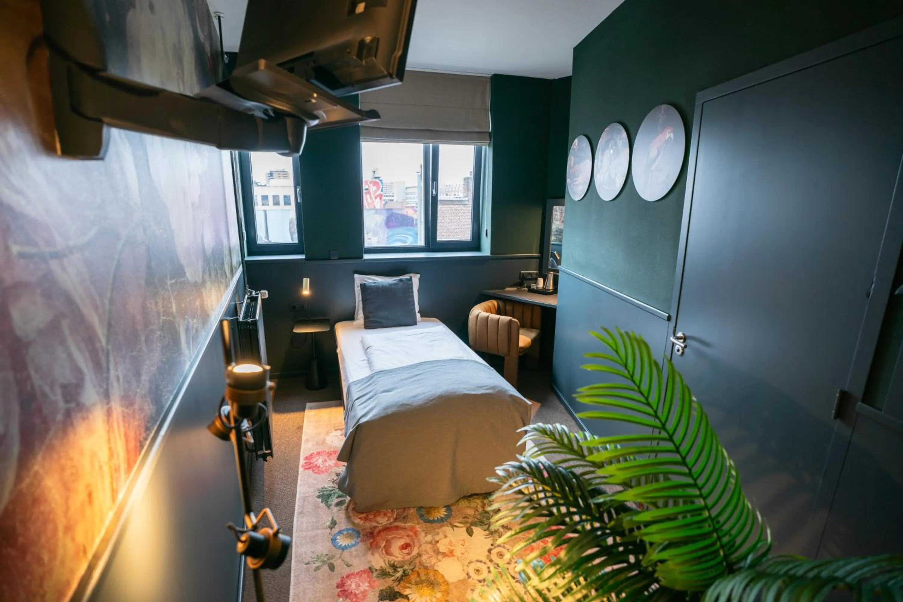 Photo of the whole room, Bed in Stadshotel Heerlen