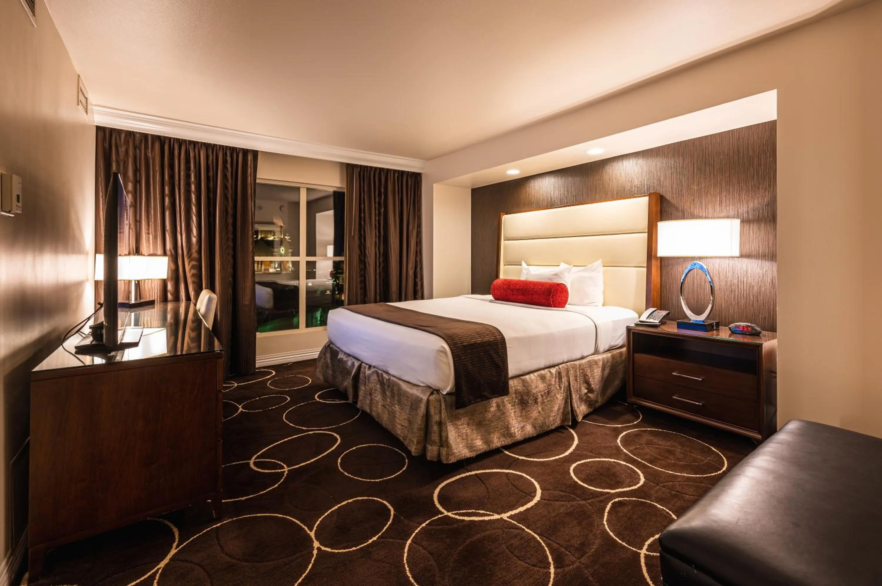 Bed in Sunset Station Hotel & Casino