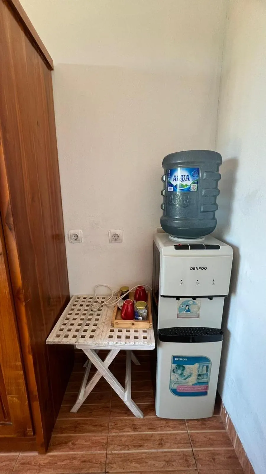 Coffee/tea facilities in La Village Hill View