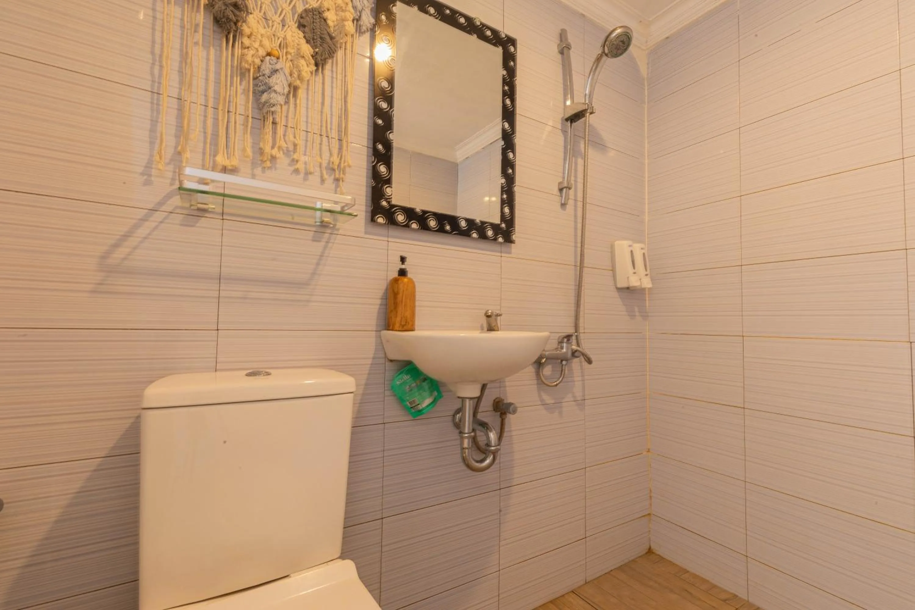 Shower in La Village Hill View