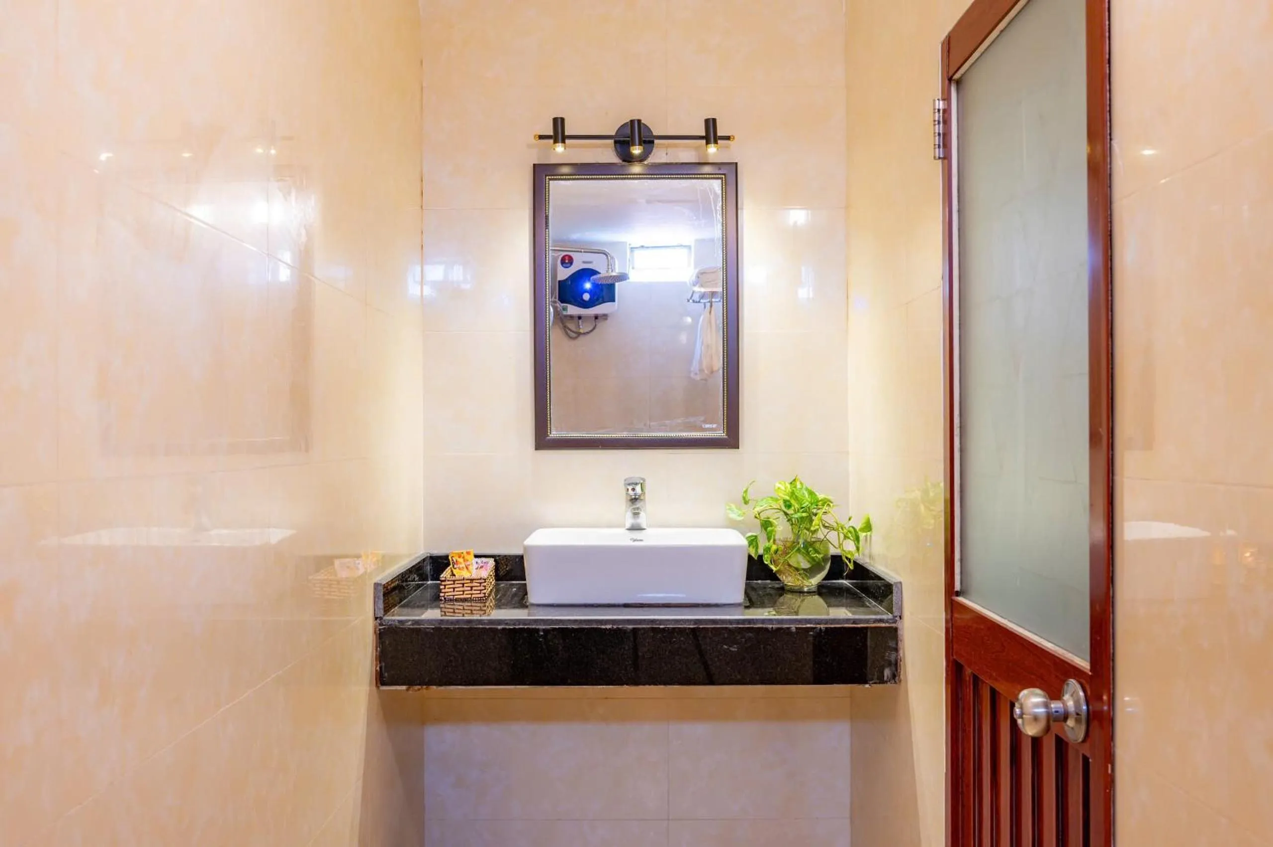 Shower in Golden Sun Hotel Hoi An