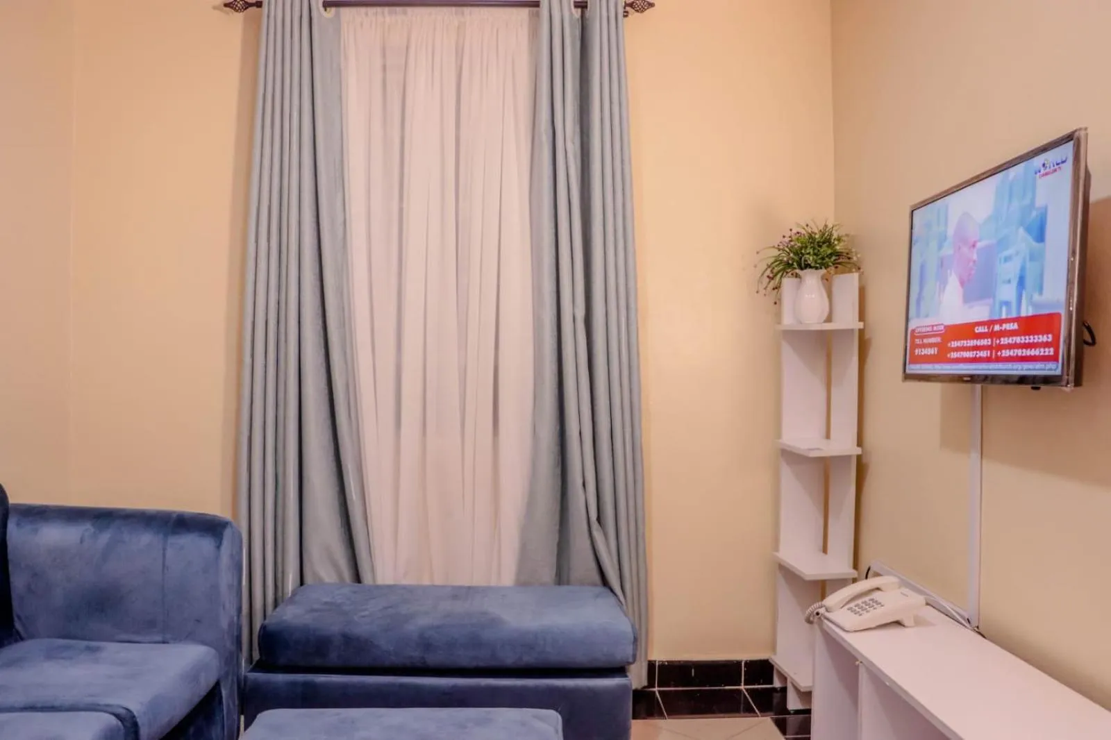 TV and multimedia in Dayo Suites and Hotel