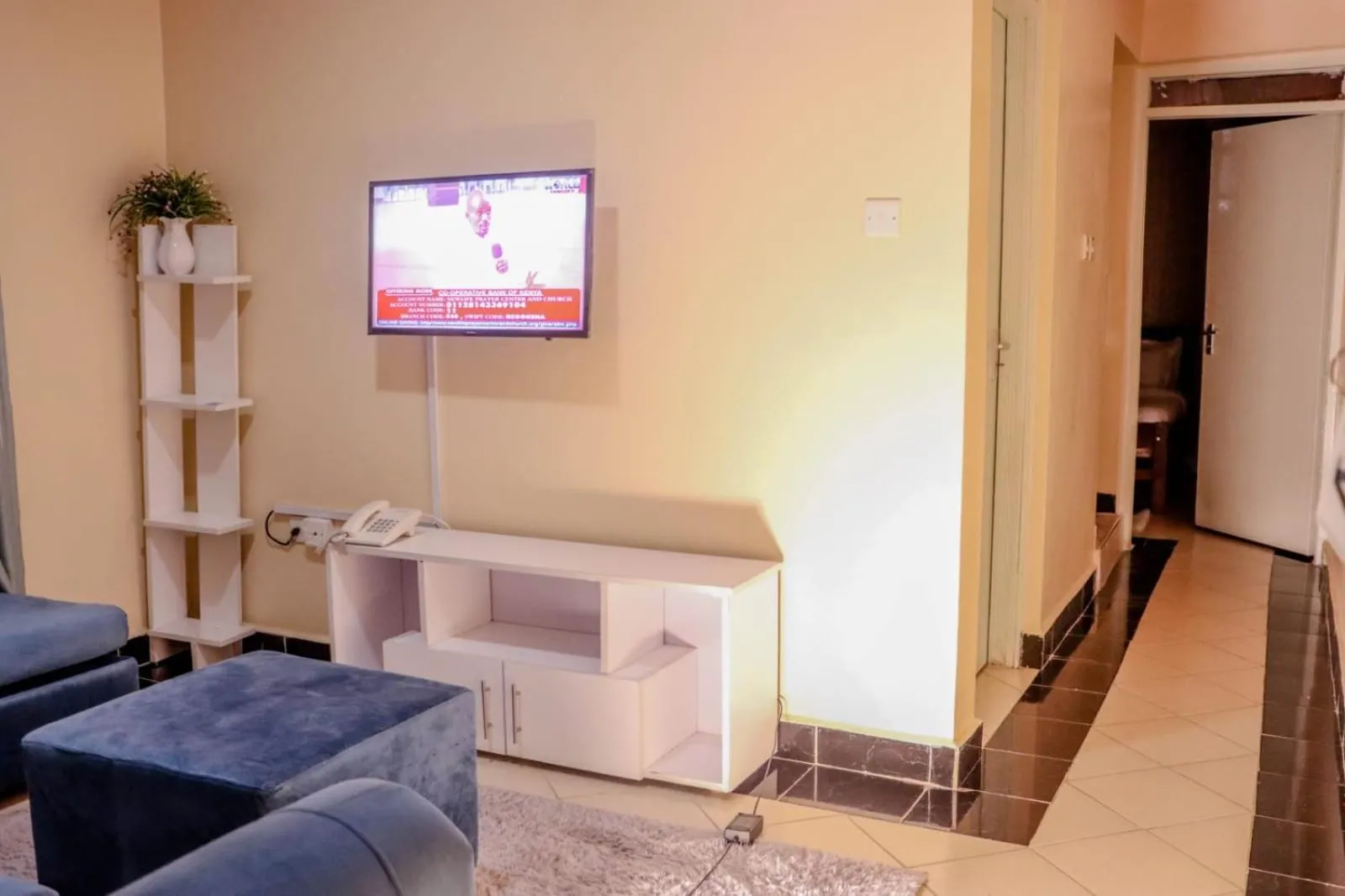 Communal lounge/ TV room in Dayo Suites and Hotel
