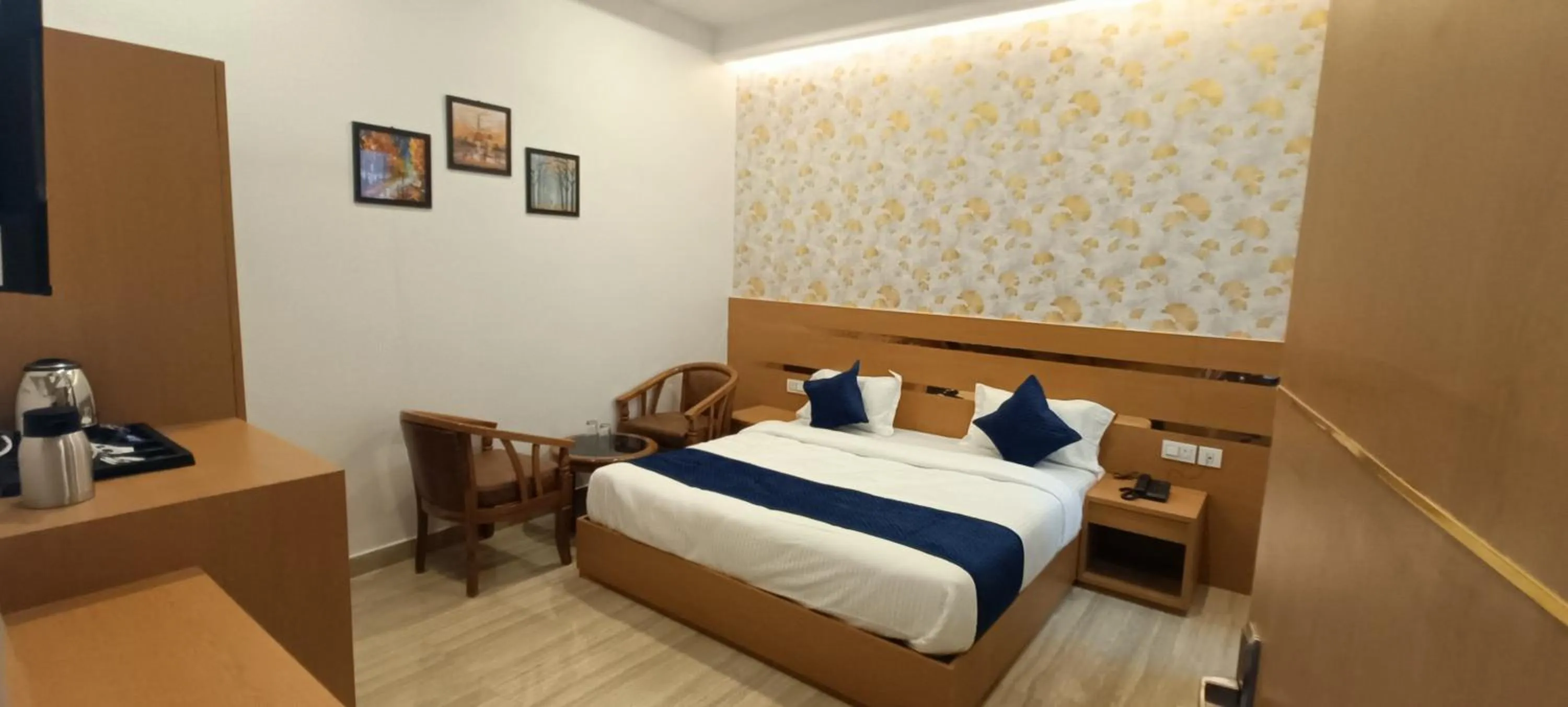 Bedroom, Bed in Hotel Royal Casa