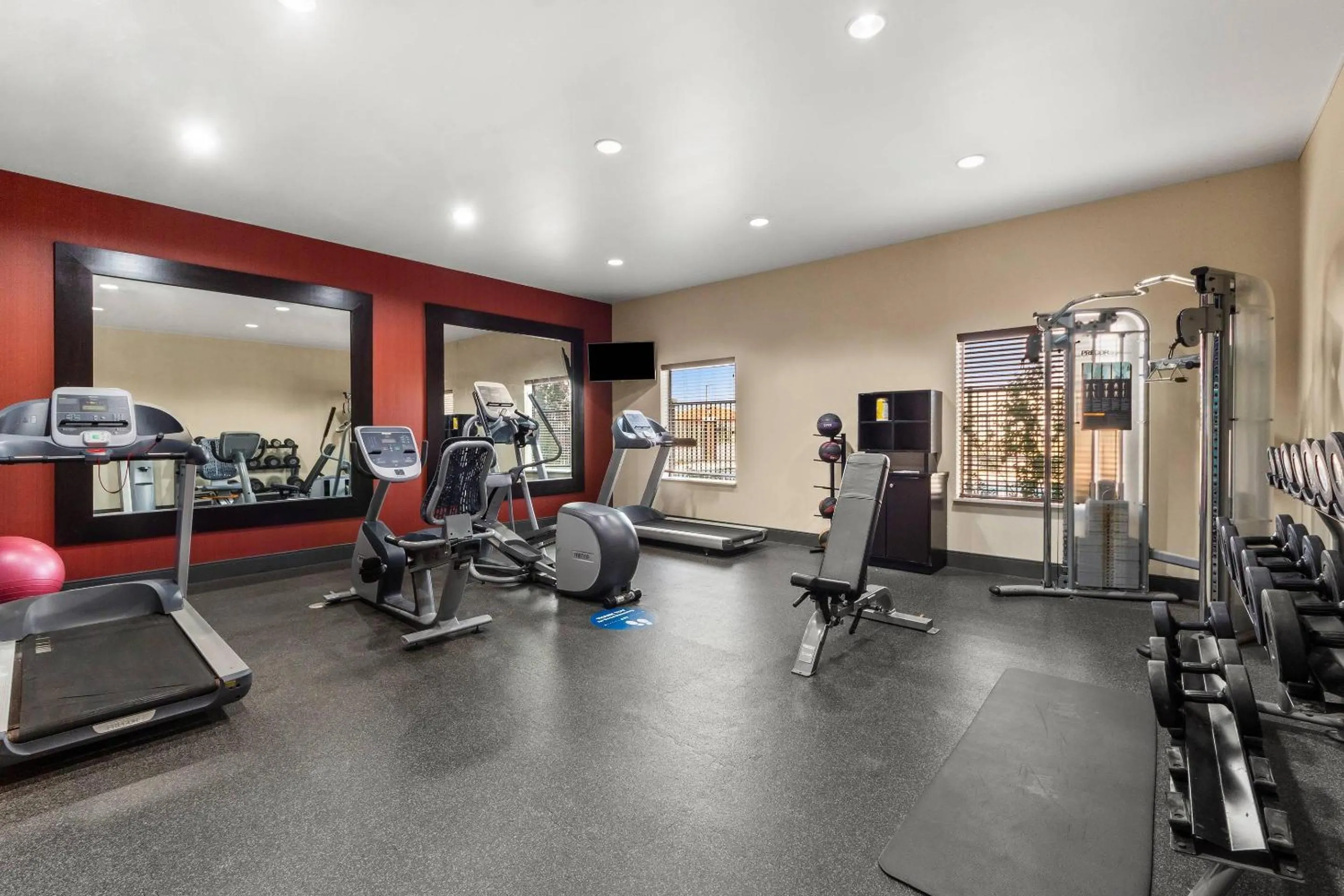 Fitness centre/facilities in Quality Inn & Suites Pearsall