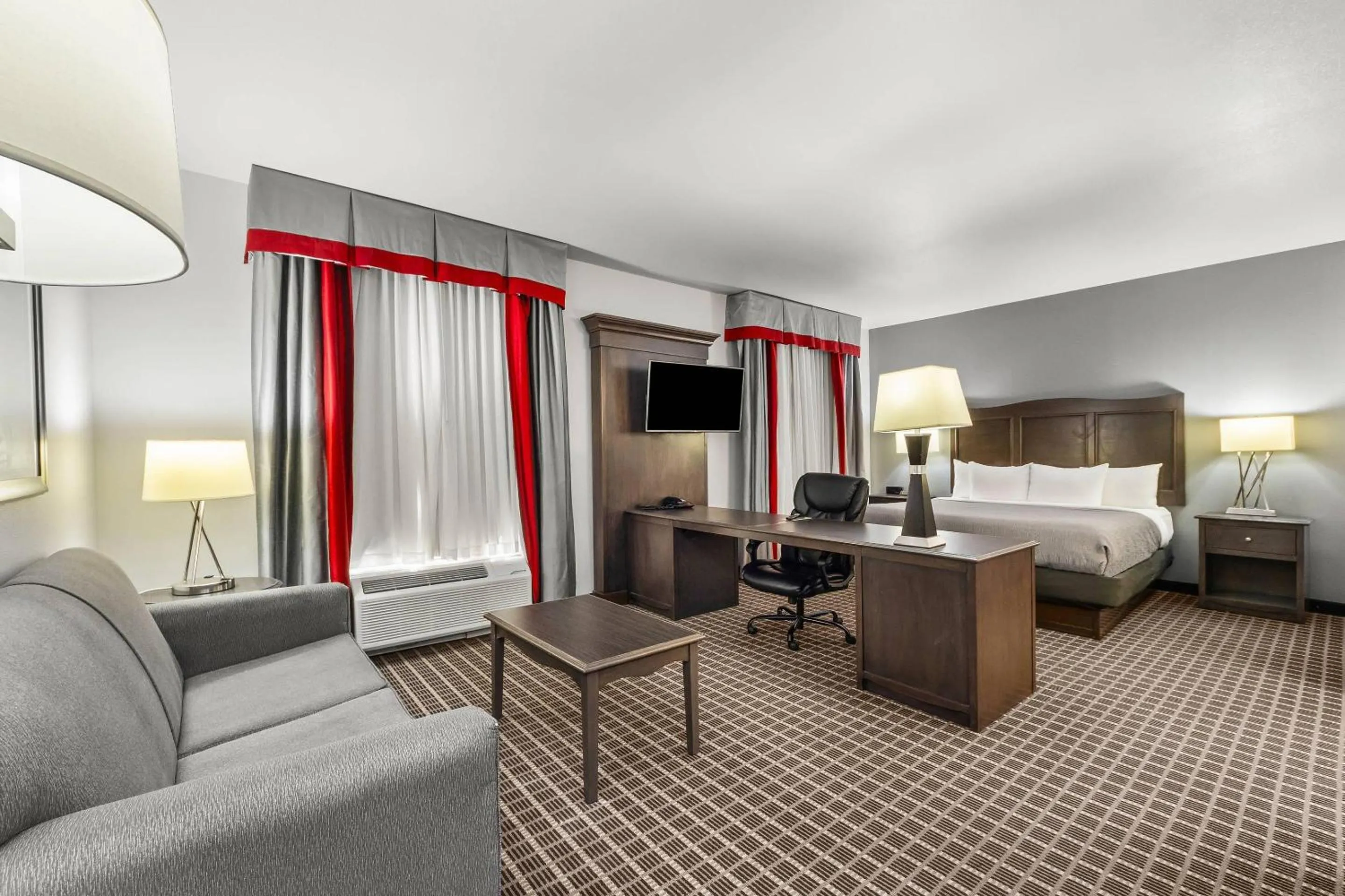 Bedroom, Bed in Quality Inn & Suites Pearsall