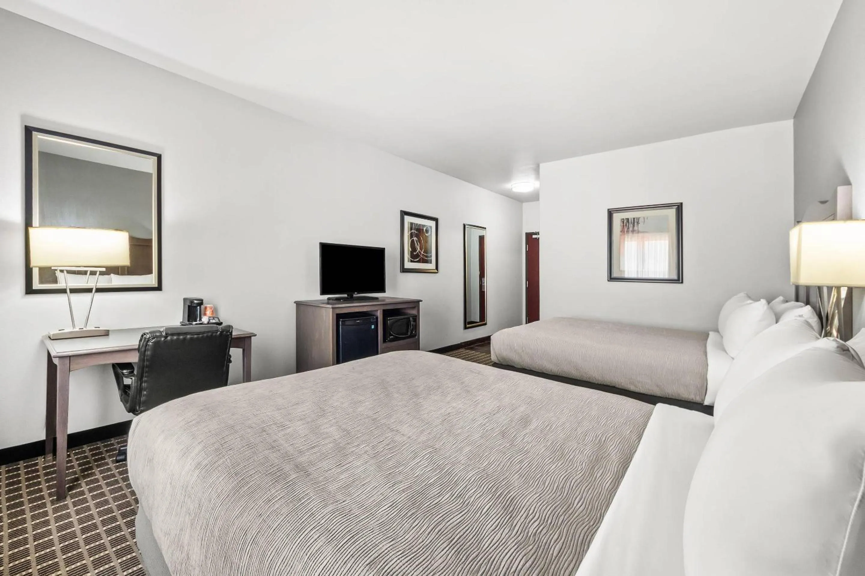 Bedroom, Bed in Quality Inn & Suites Pearsall