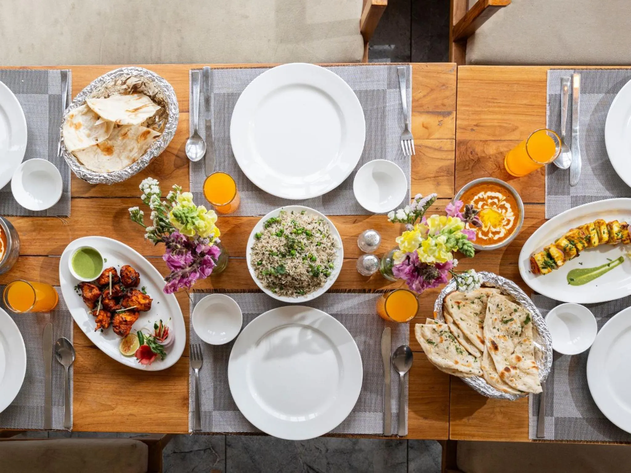 Food and drinks in Moustache Koksar Luxuria, Sissu