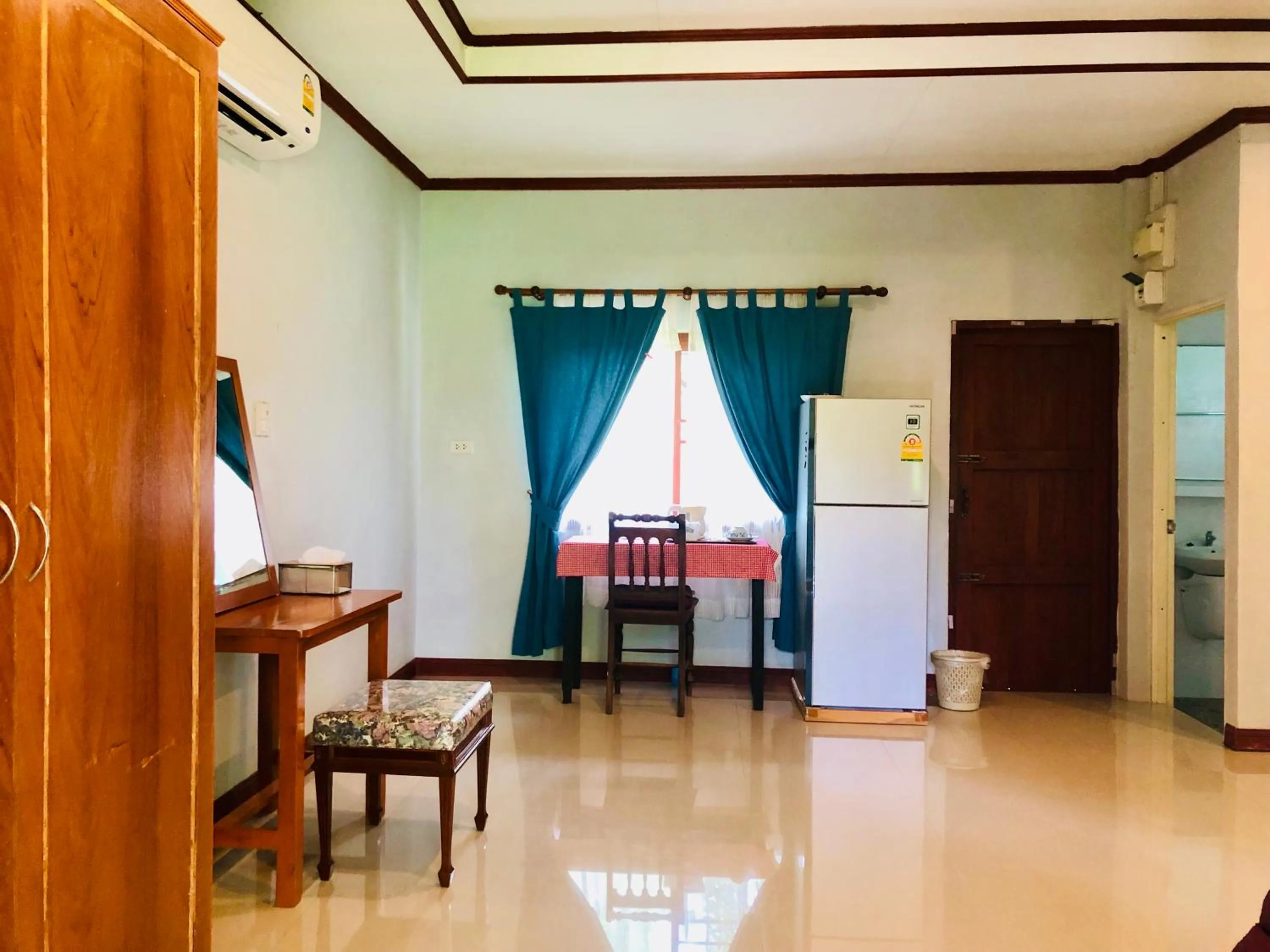 Photo of the whole room in Lanta Wanida Resort