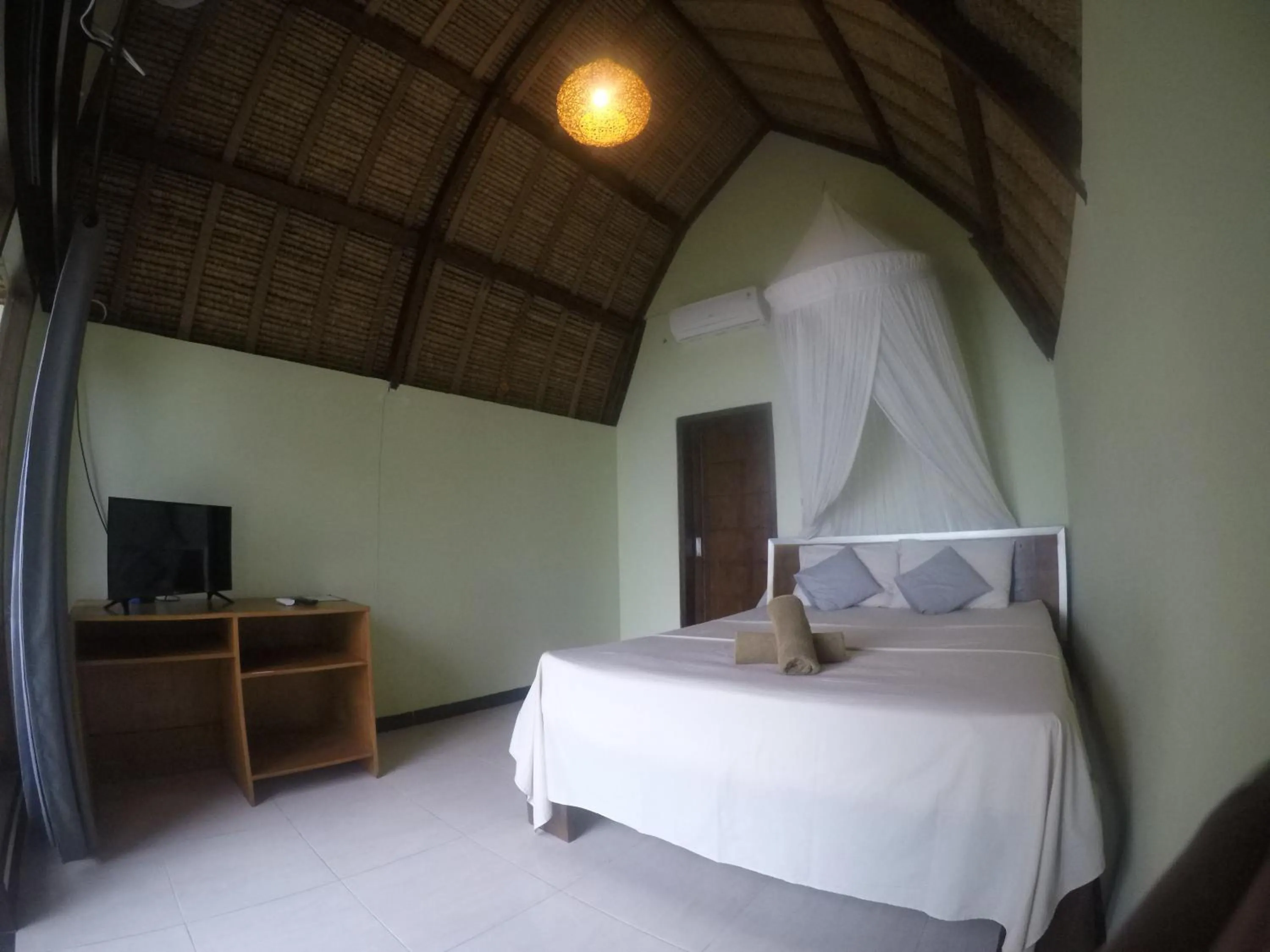Bed in Krisna Bungalows and Restaurant