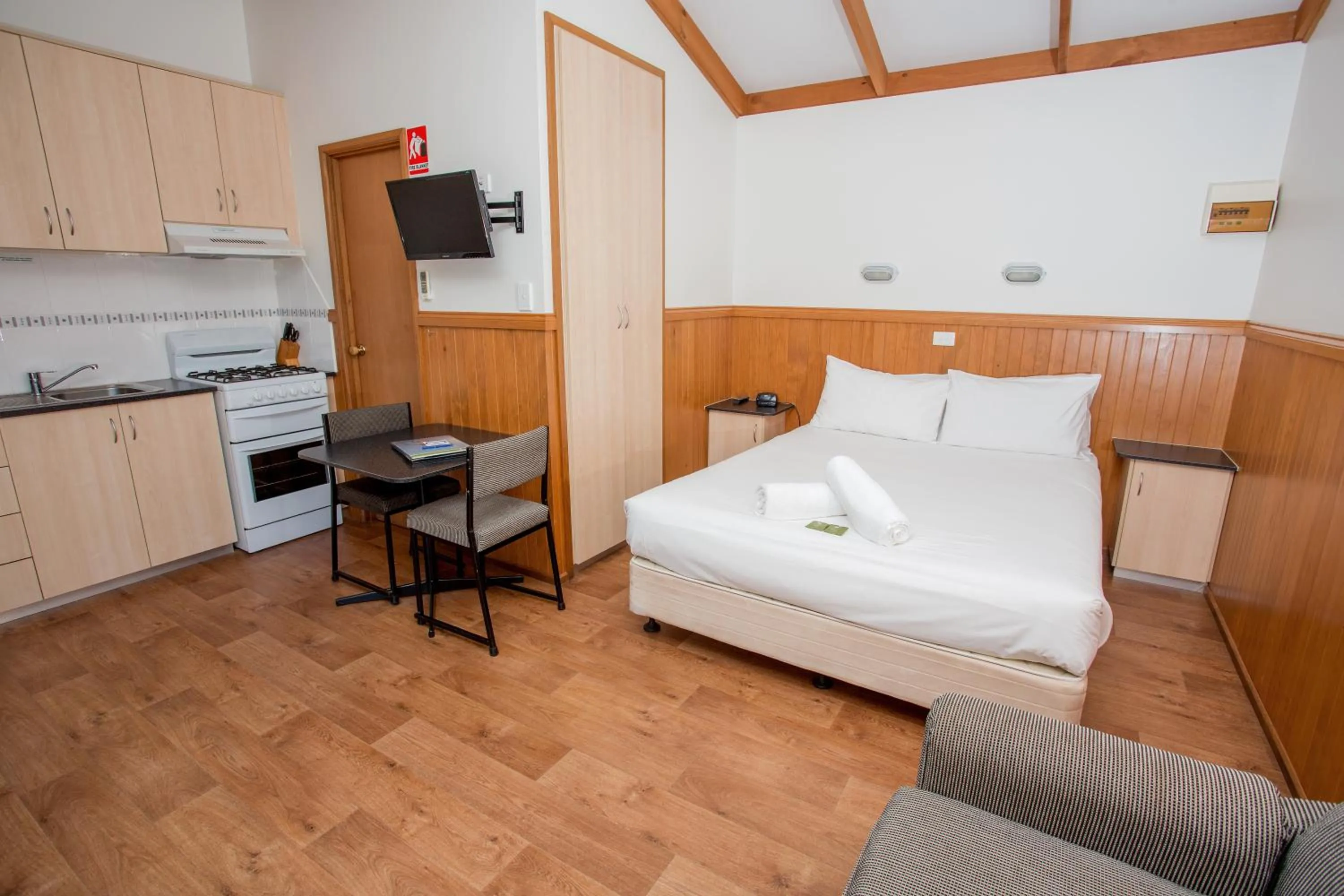 Bed in BIG4 Shepparton Park Lane Holiday Park