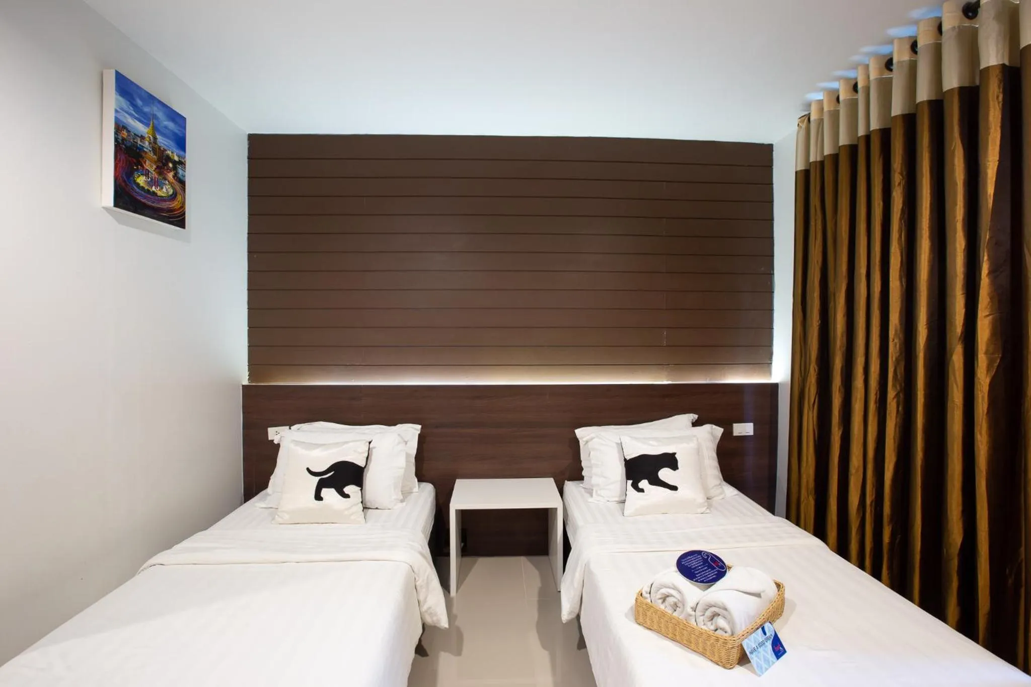 Bed in Bed By City Hotel