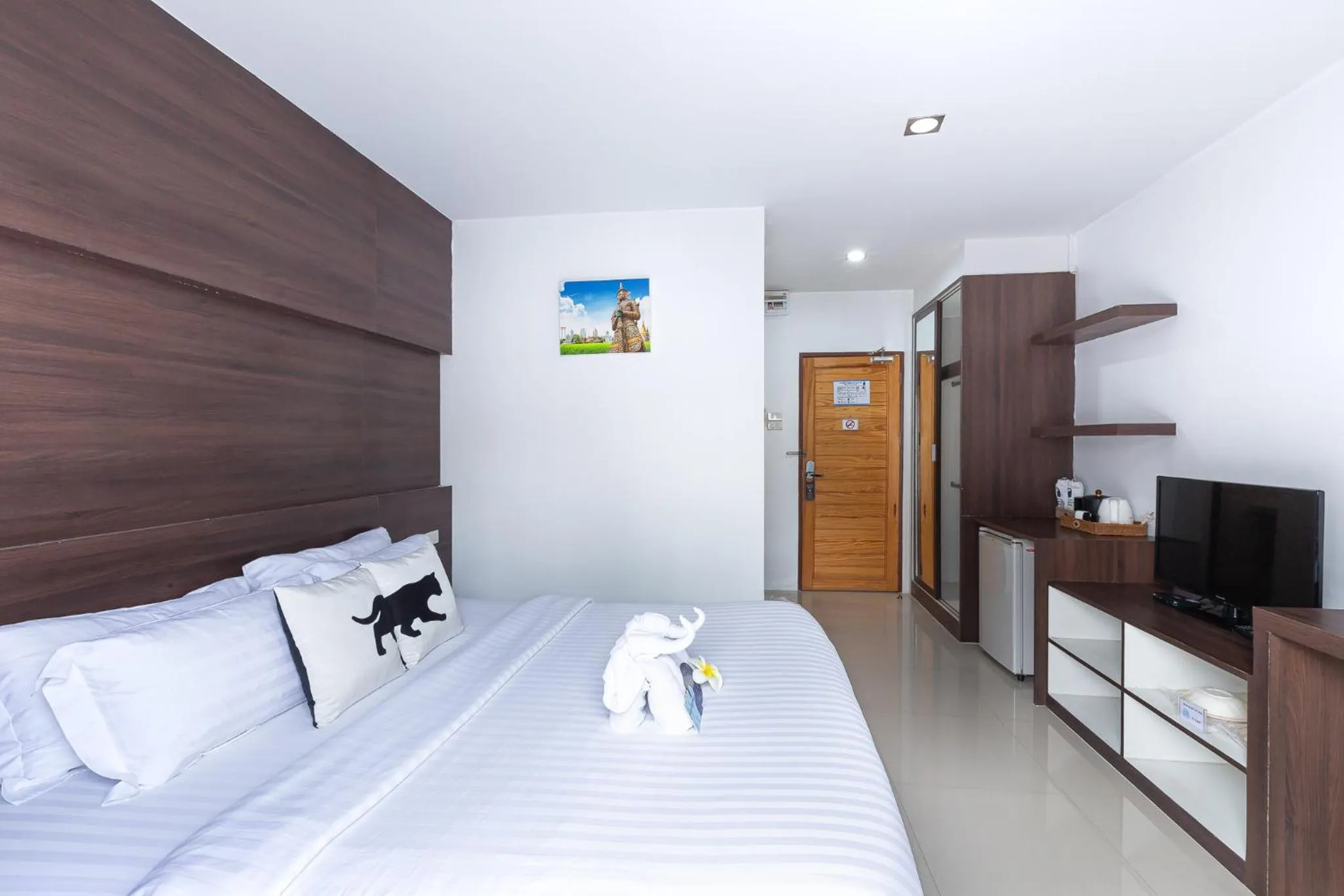 Bed in Bed By City Hotel