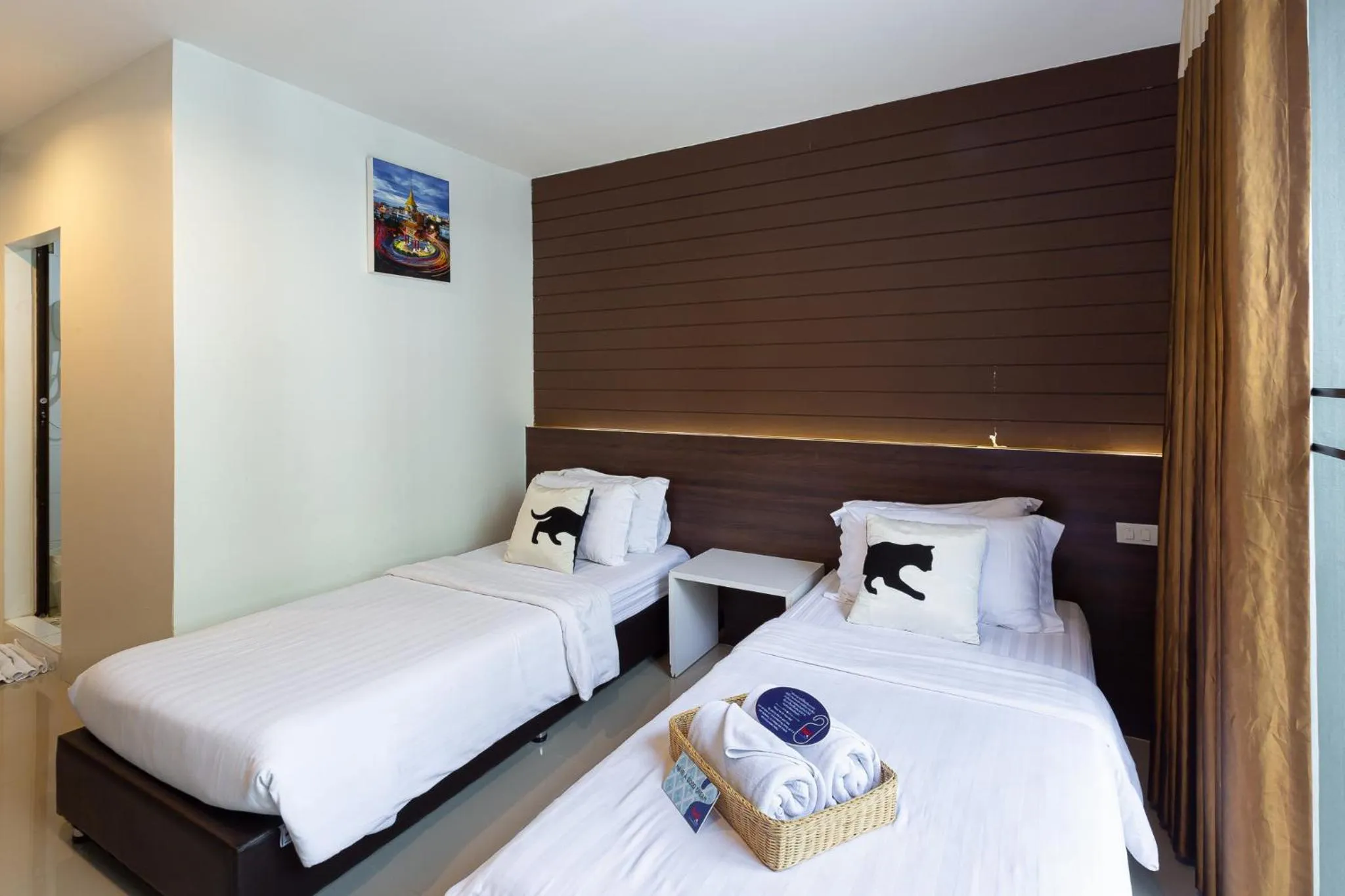 Bed in Bed By City Hotel