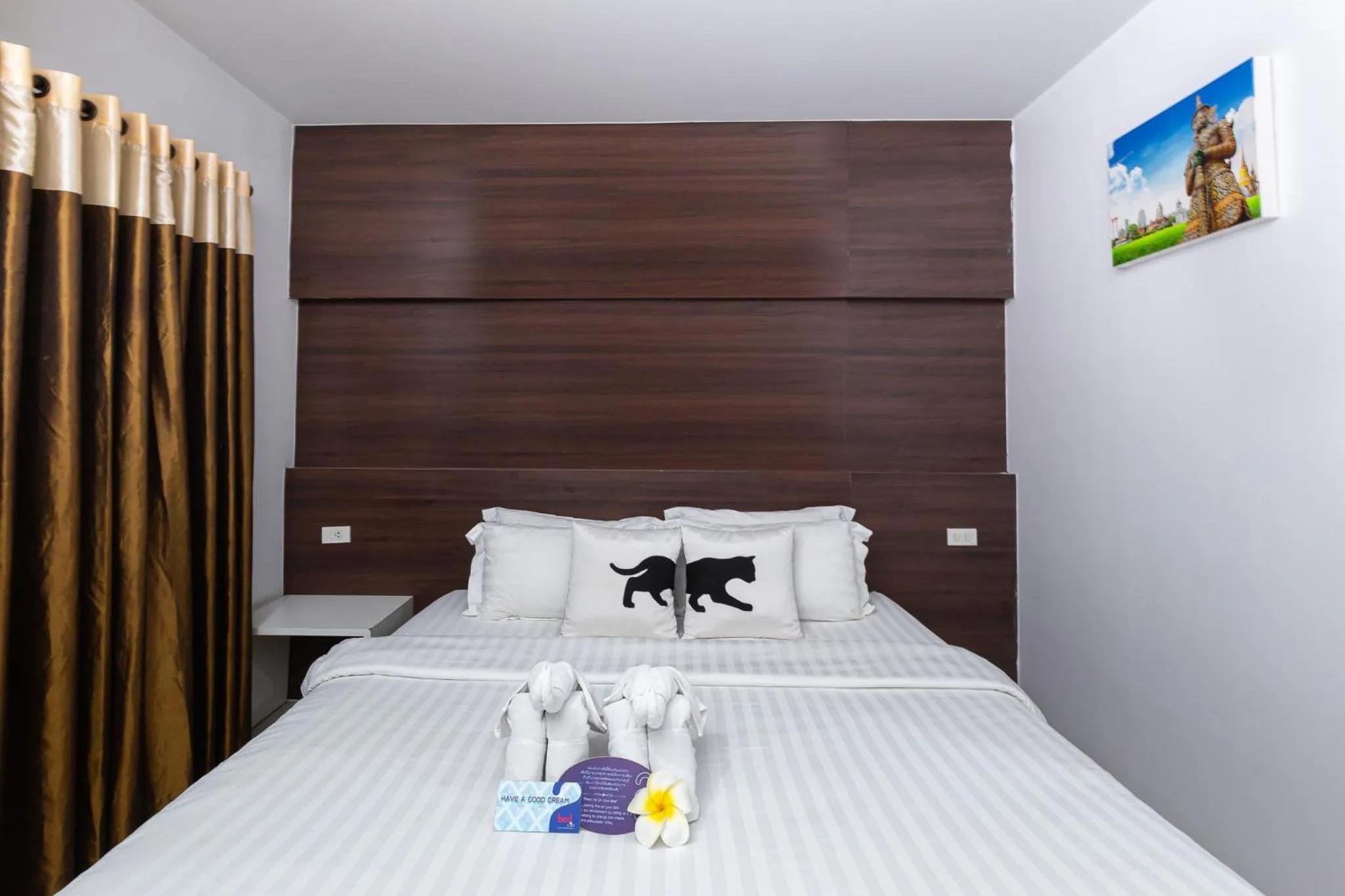 Bed in Bed By City Hotel