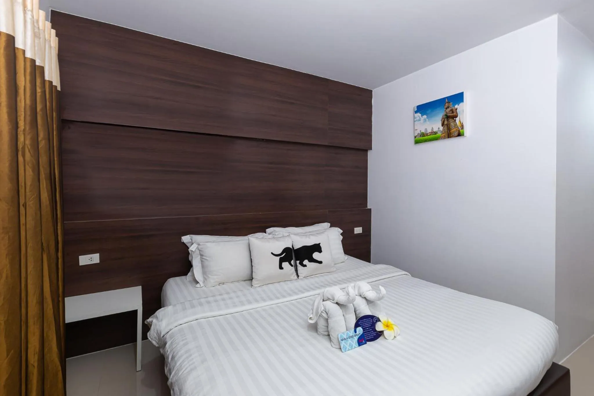 Bed in Bed By City Hotel