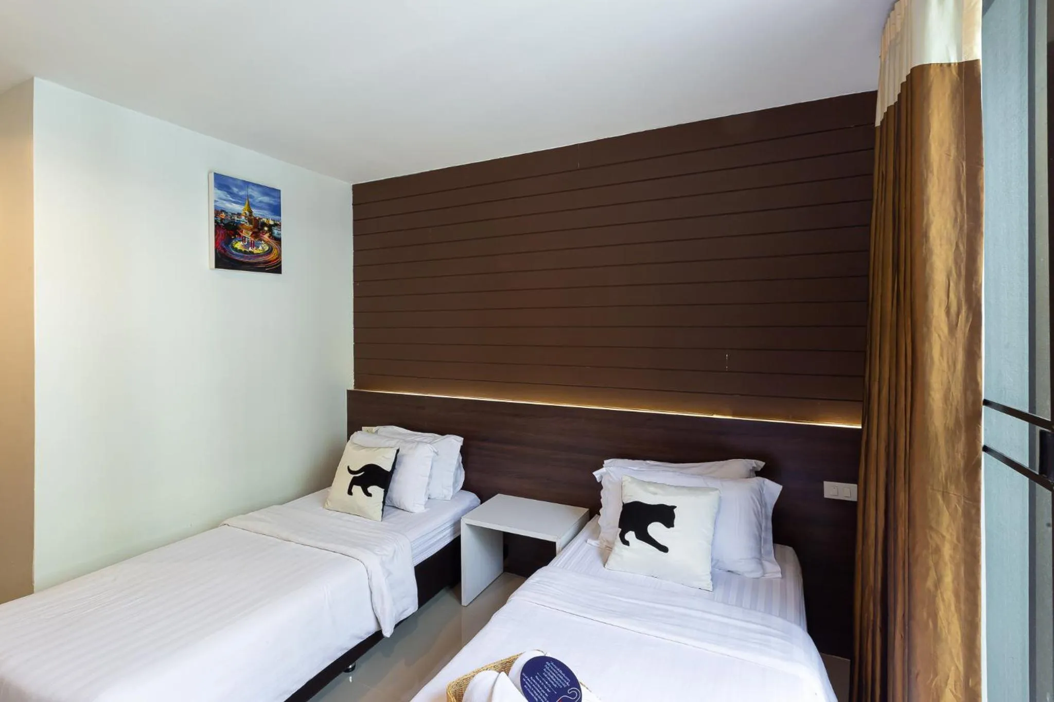 Bed in Bed By City Hotel