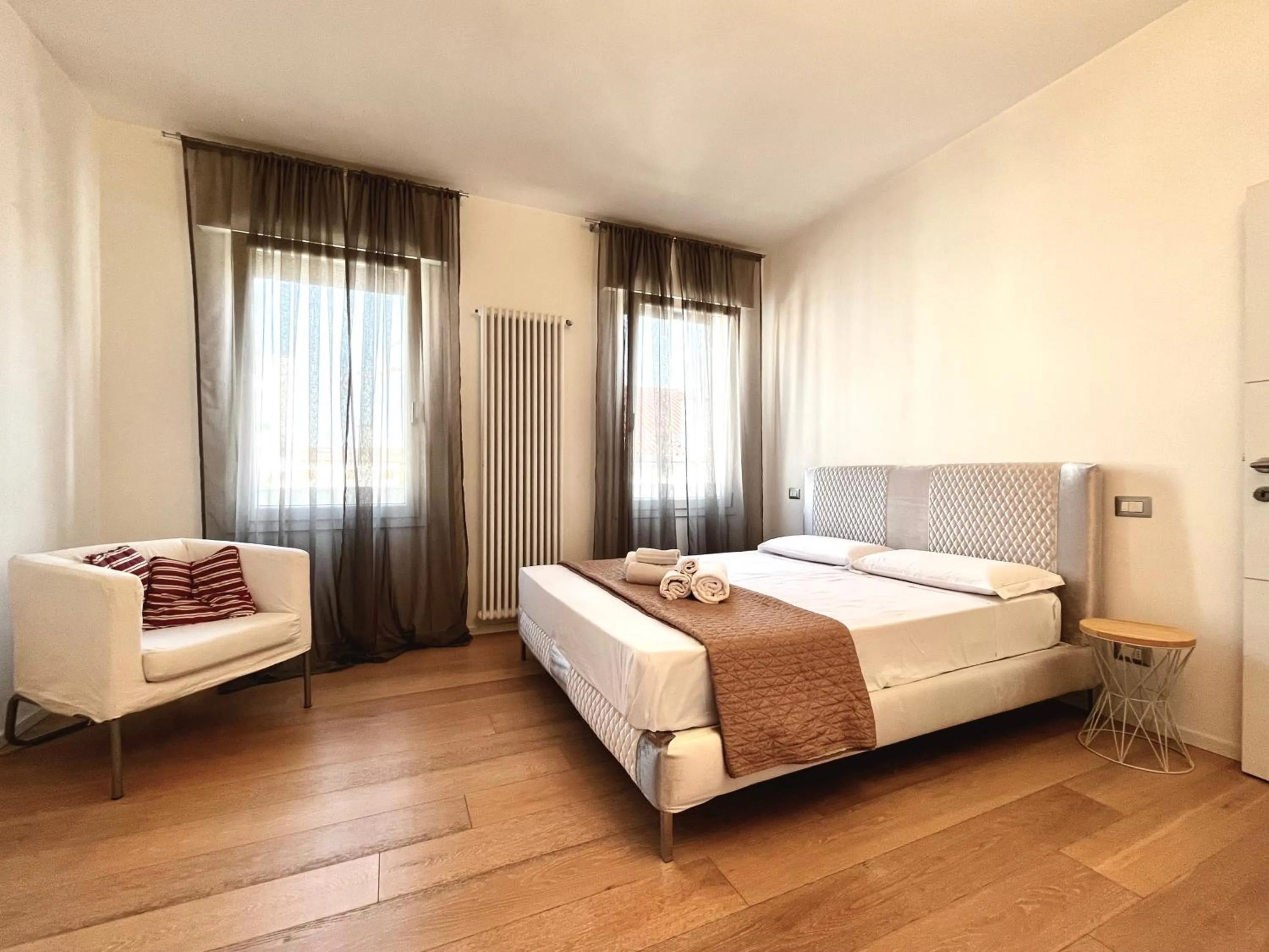 Bedroom, Bed in Appartamento Fusinato - Relax in centro
