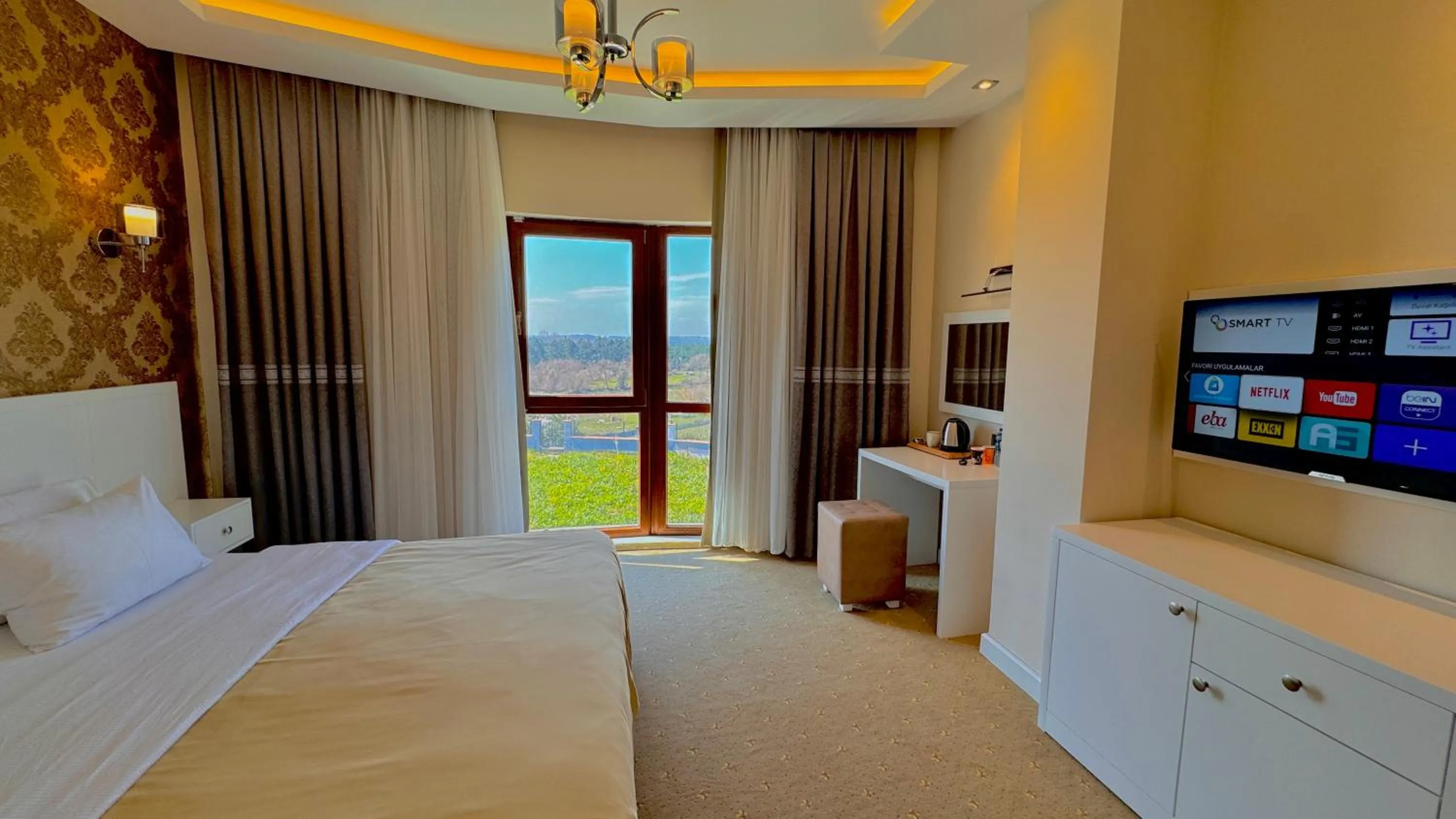 Communal lounge/ TV room, Bed in Green Roof Boutique Hotel & SPA Istanbul Airport