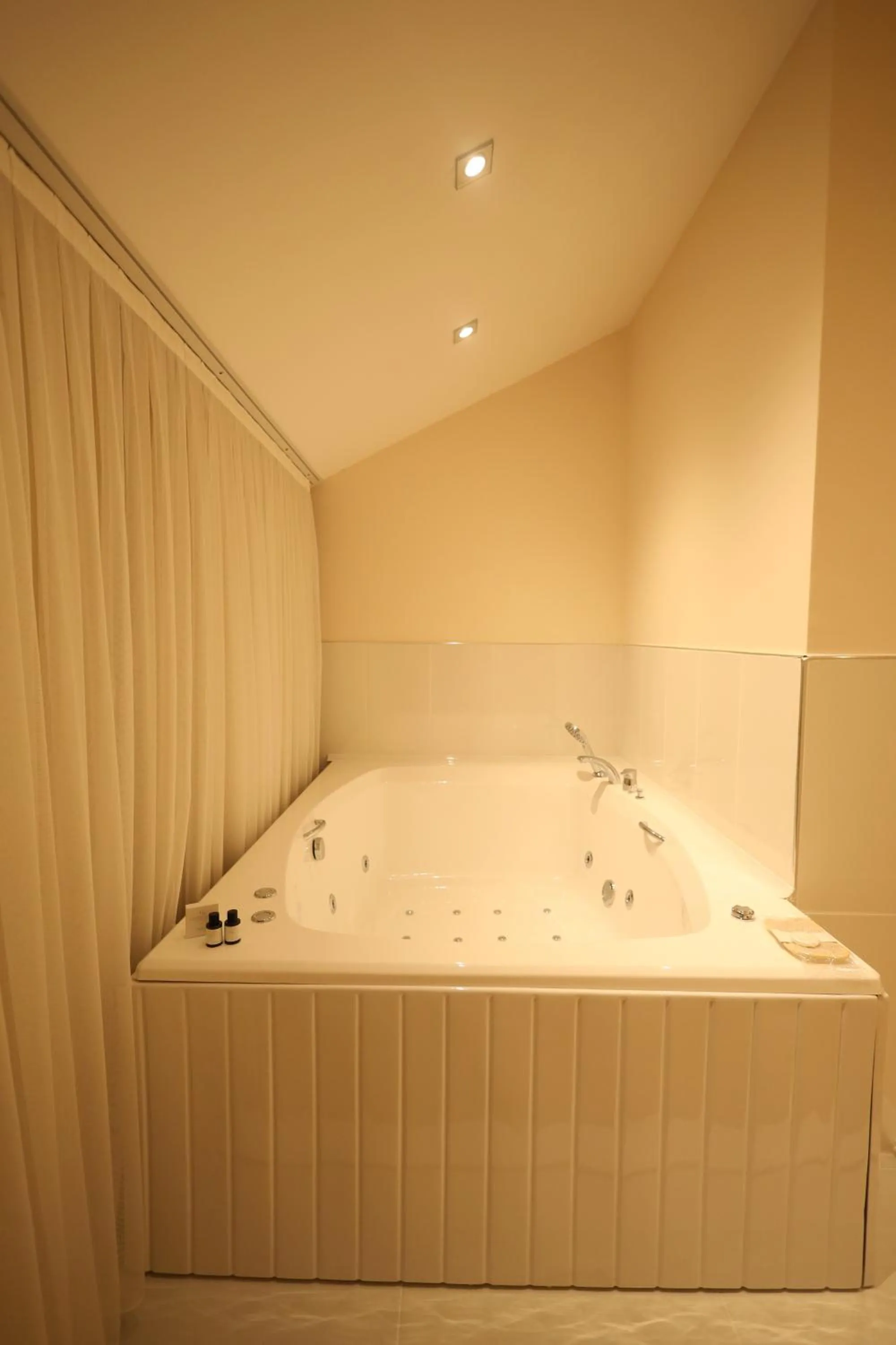 Hot Tub in Green Roof Boutique Hotel & SPA Istanbul Airport