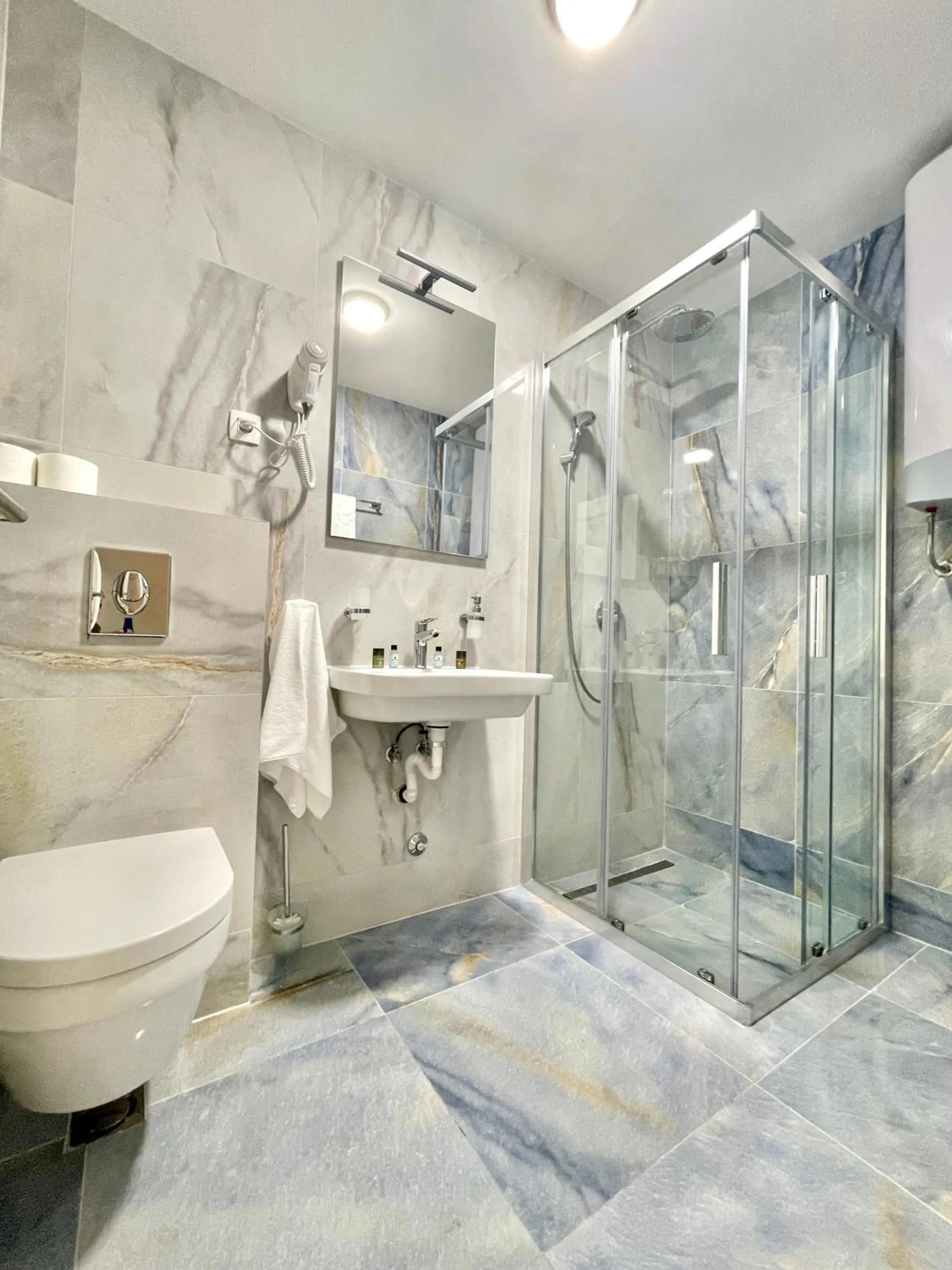 Shower in Comfort Apartments Pasha