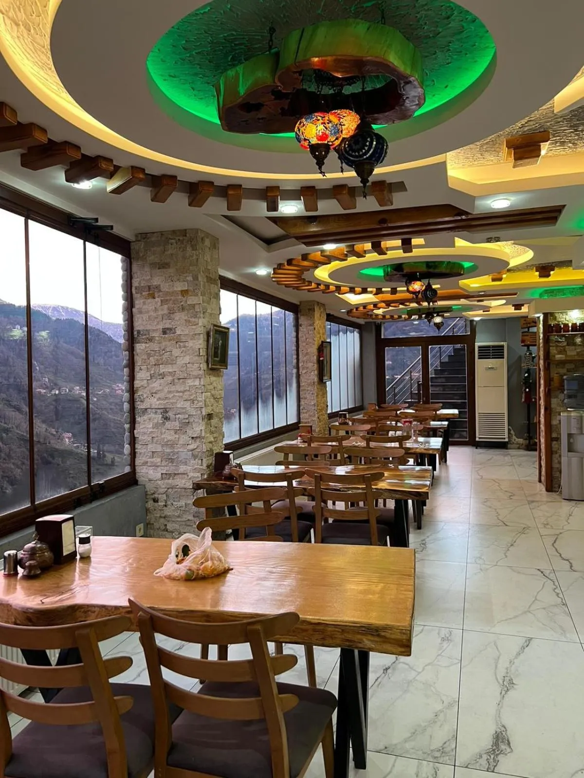 Restaurant/places to eat in Peruma otel bungalov