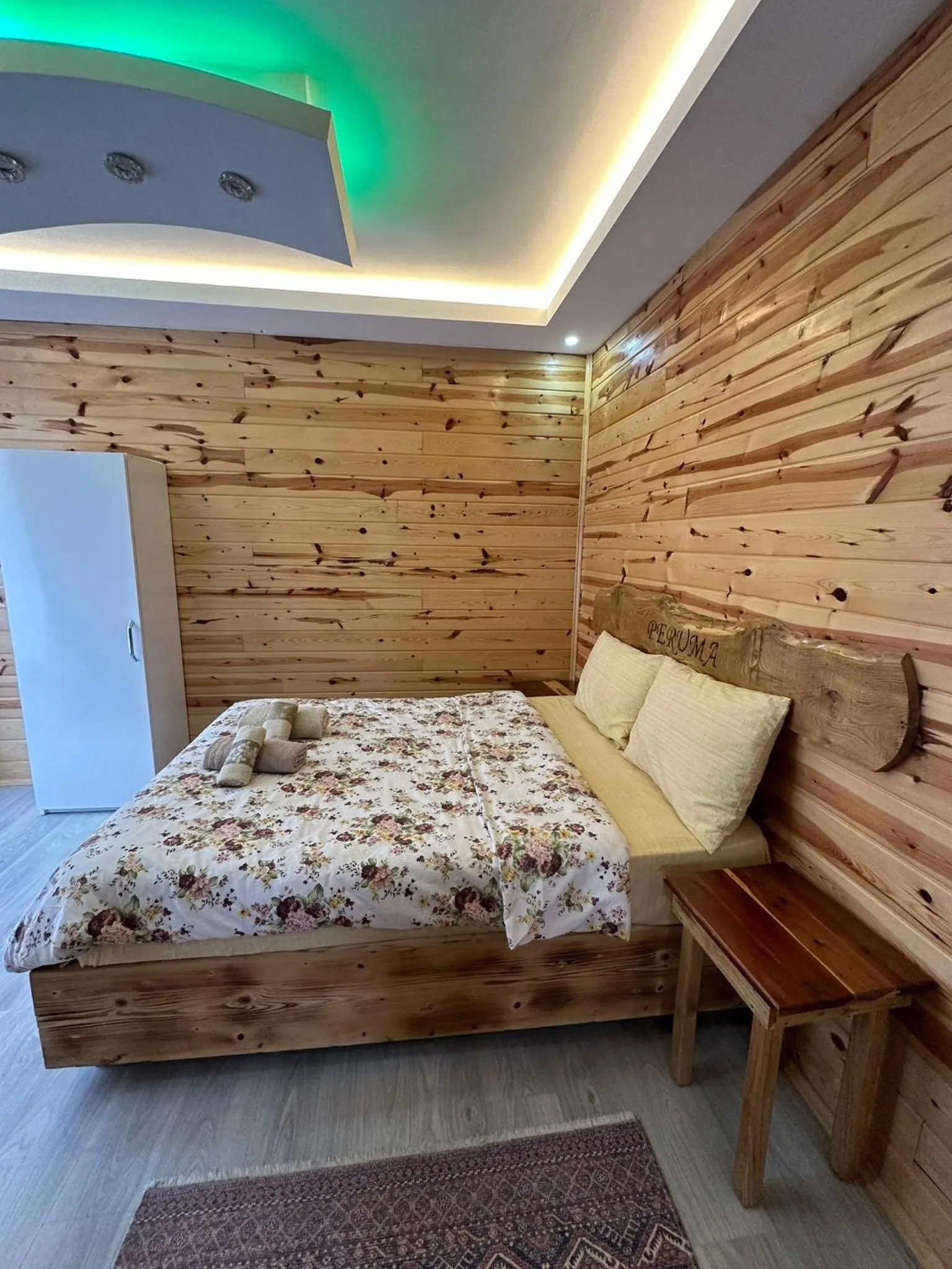Bed in Peruma otel bungalov