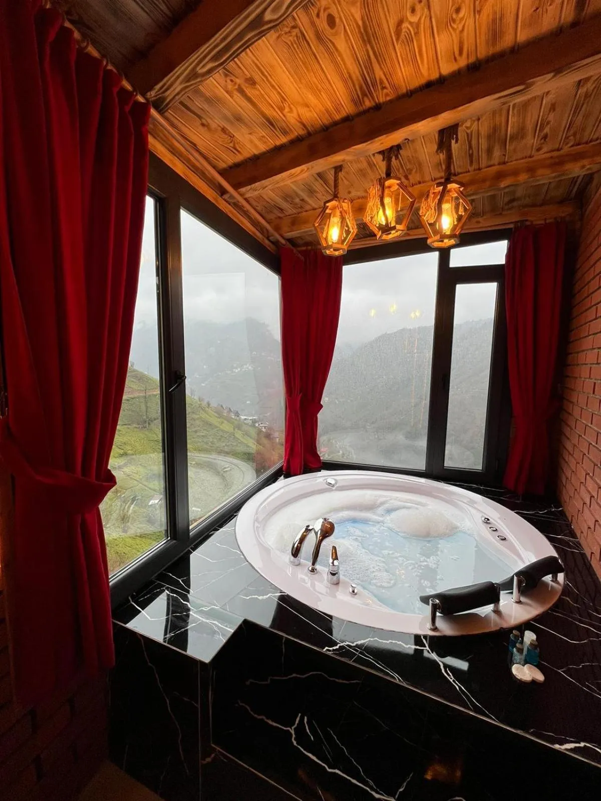 Hot Tub in Peruma otel bungalov