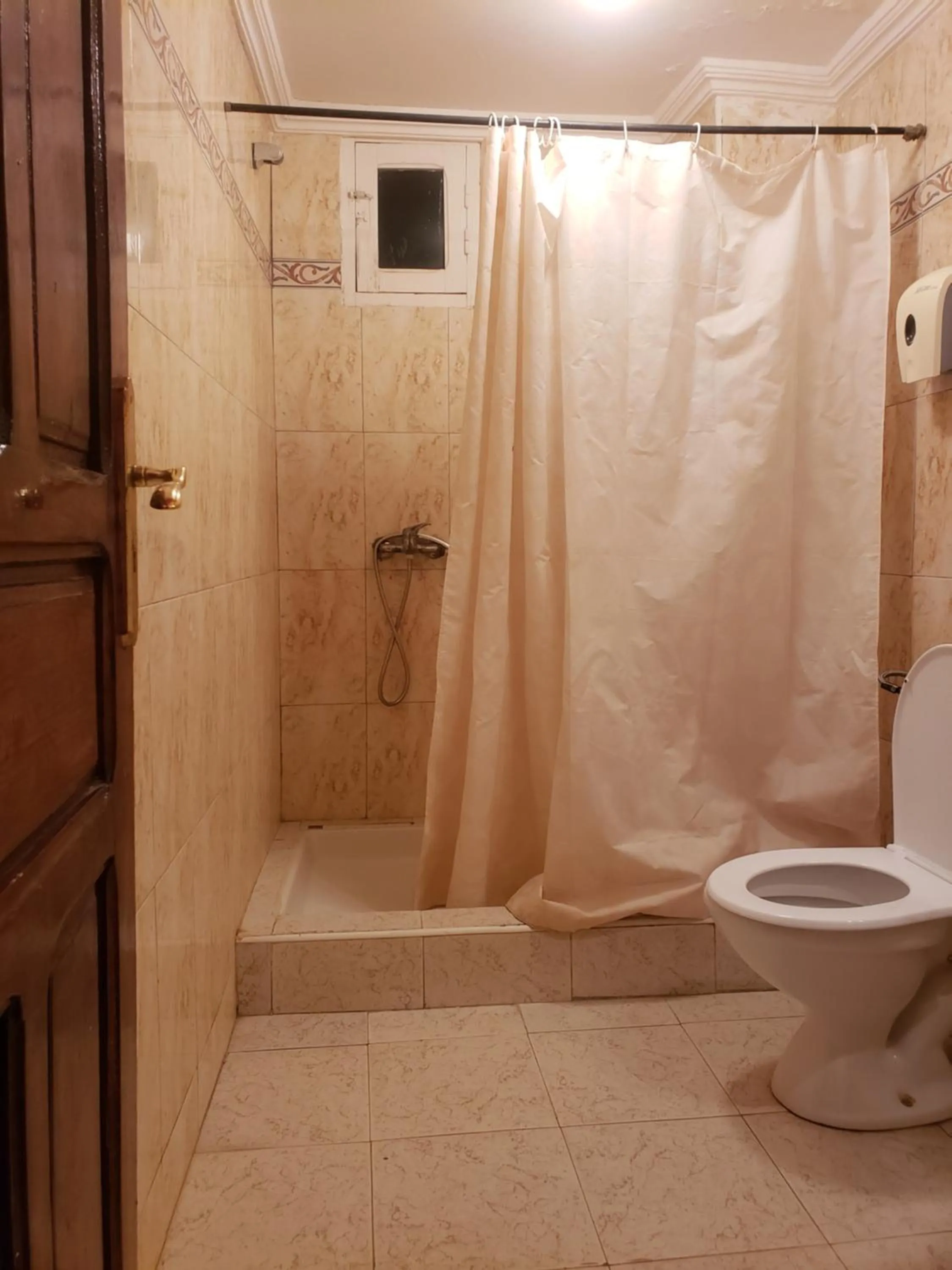 Shower in Hôtel Ziad