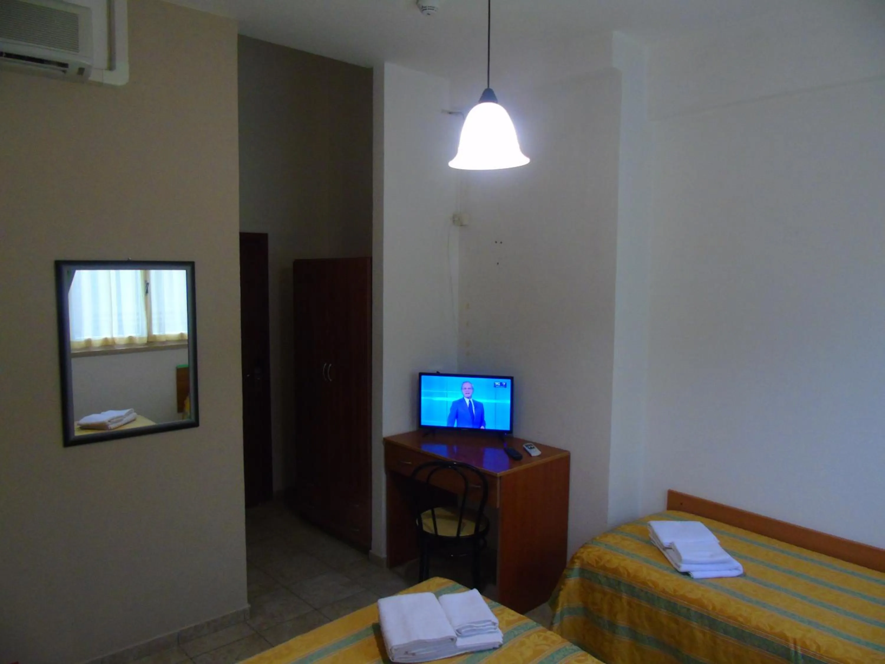 TV and multimedia in Hotel Zeus Lido di Classe Room Only