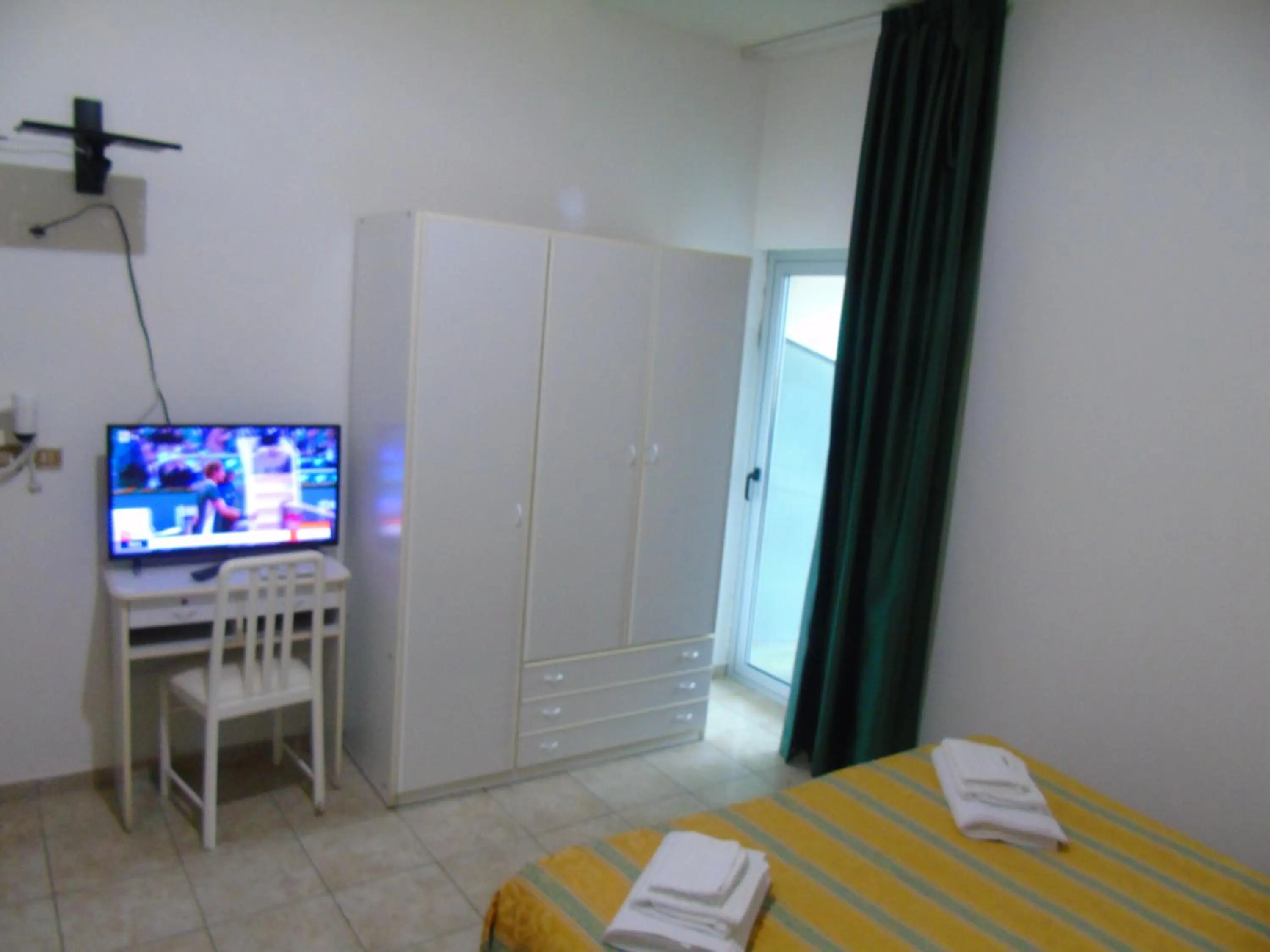 TV and multimedia in Hotel Zeus Lido di Classe Room Only