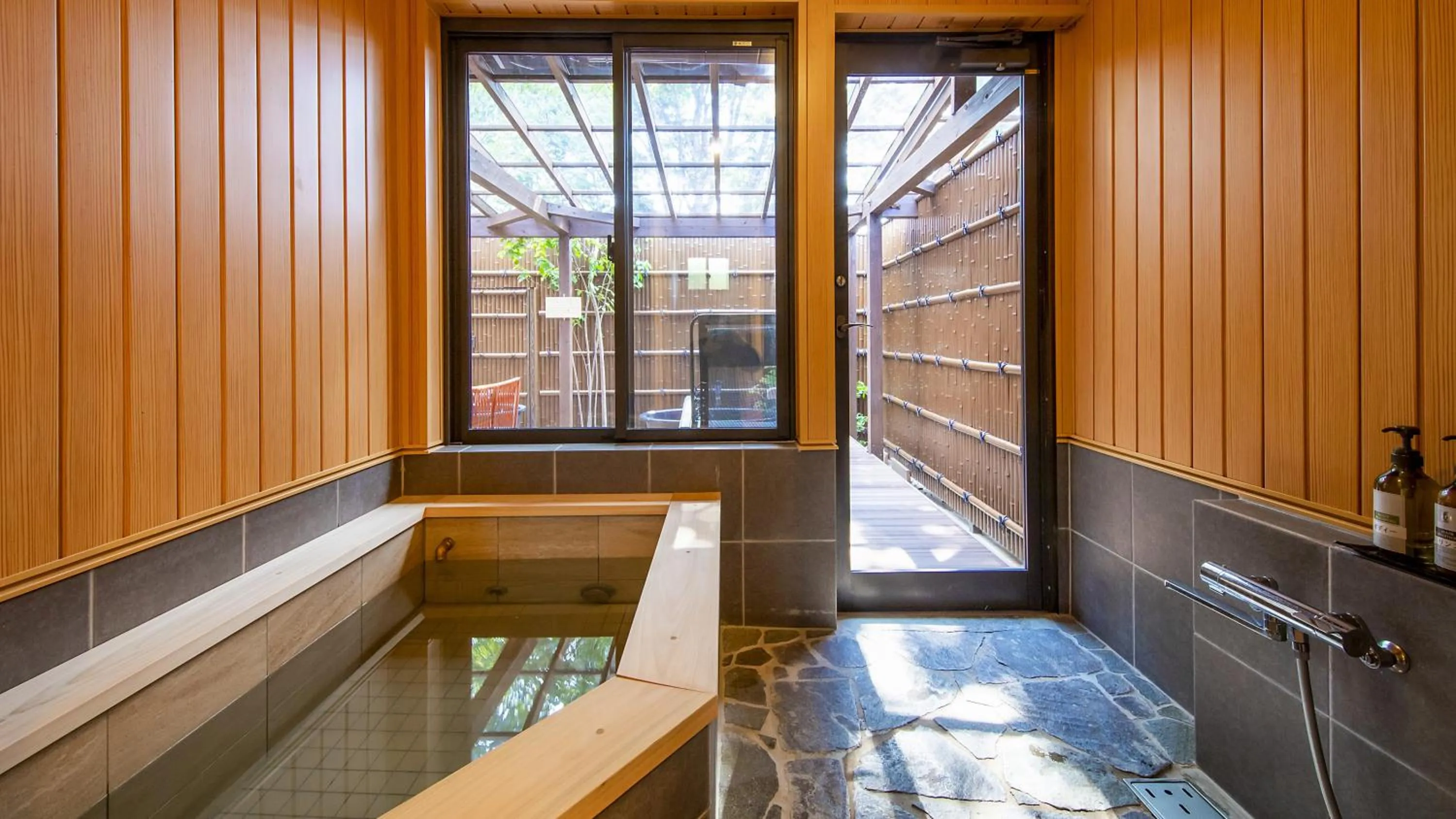 Hanare no yado Kamigakure