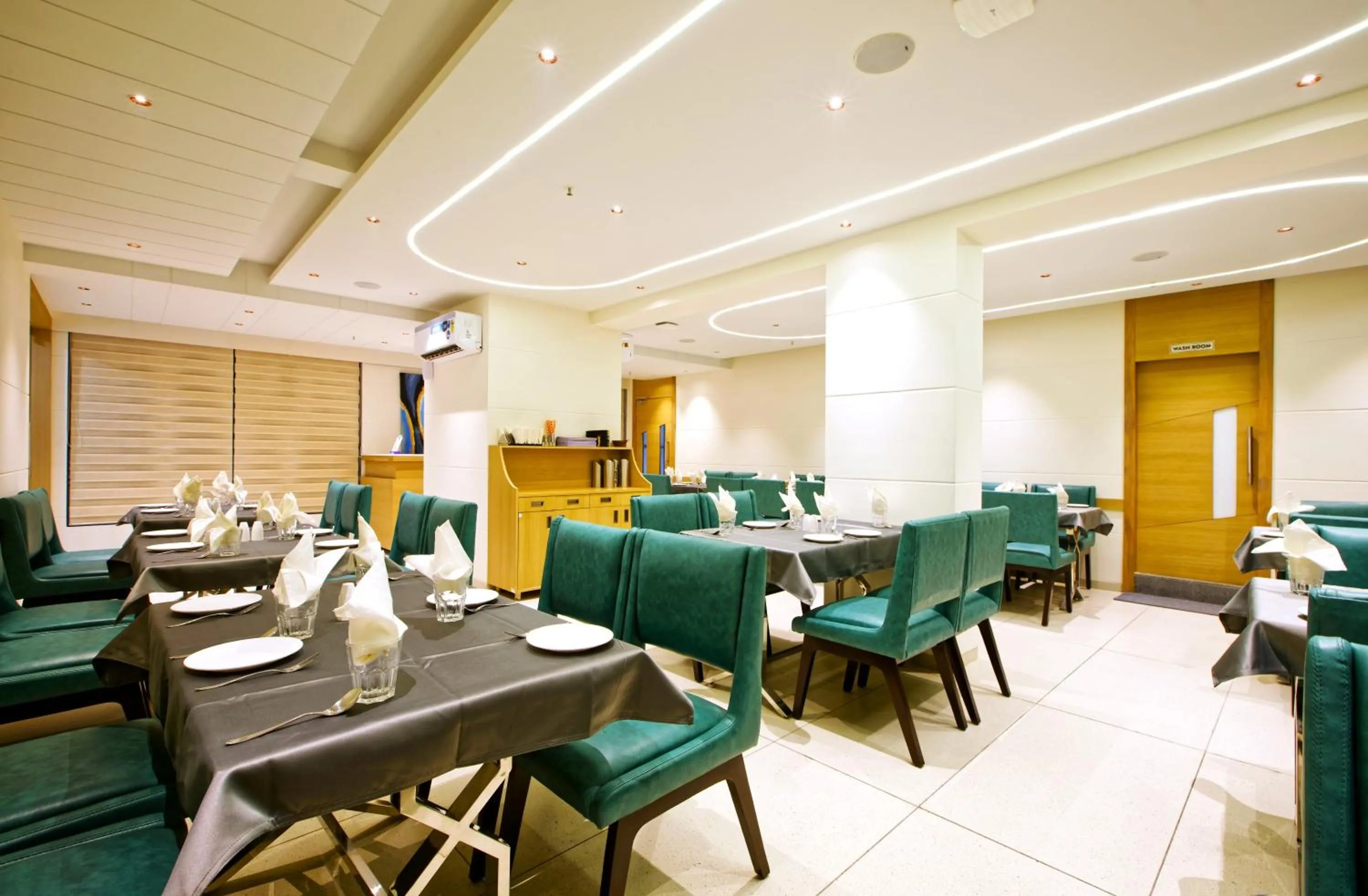 Restaurant/places to eat in HOTEL AURELLIA