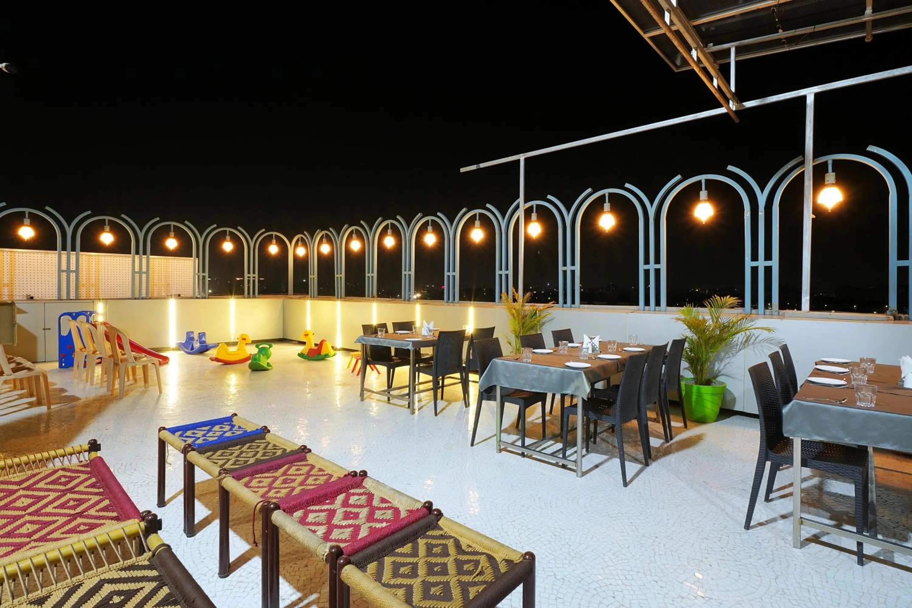 Restaurant/places to eat in HOTEL AURELLIA